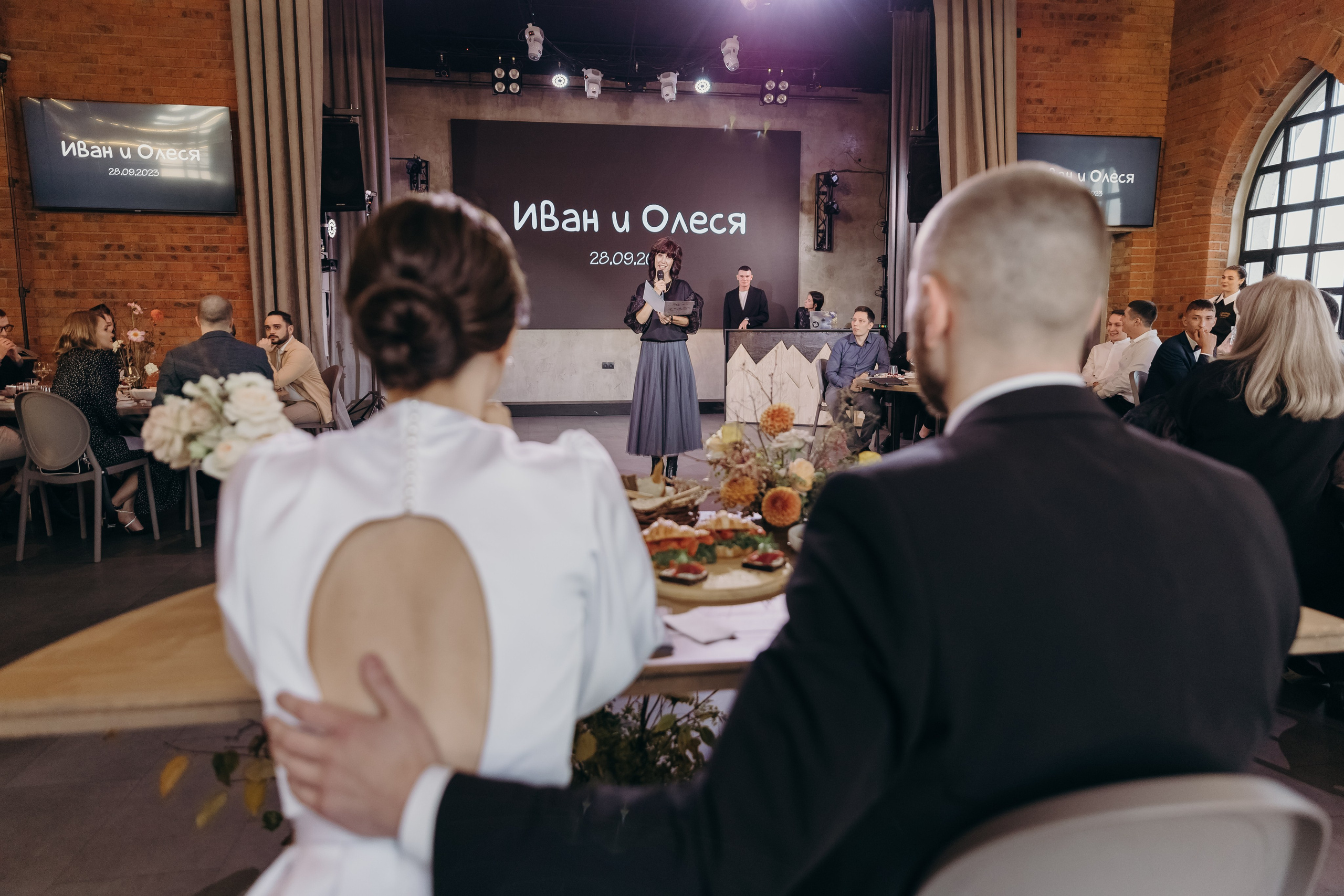 Свадьба для своих в Замке Шамони в Красноярске. Свадебный фотограф-видеограф в Красноярске Евгений Константинопольский