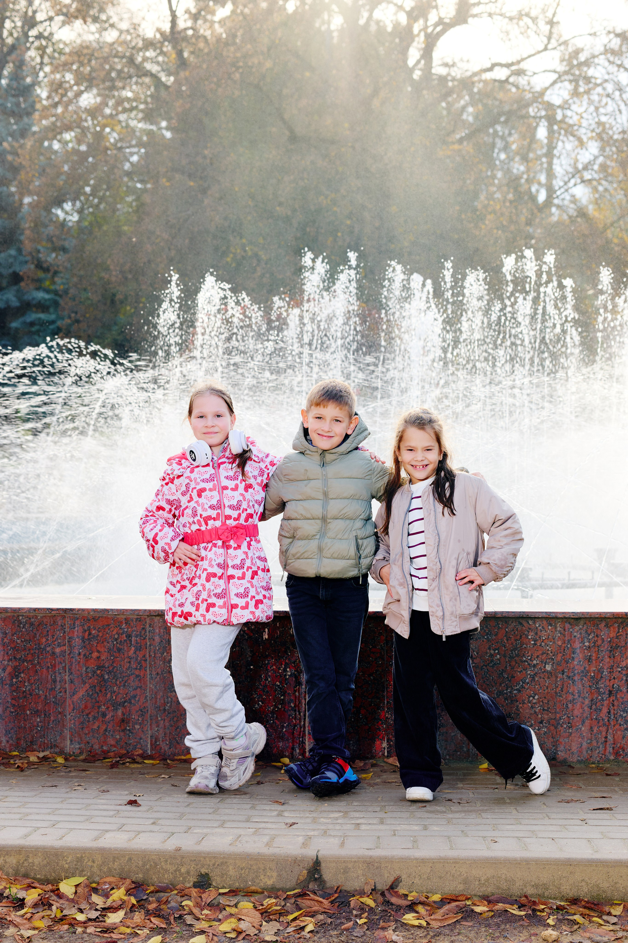 Прогулка в парке классом. Фотограф Выпускные альбомы Таганрог Сергей Коробченко