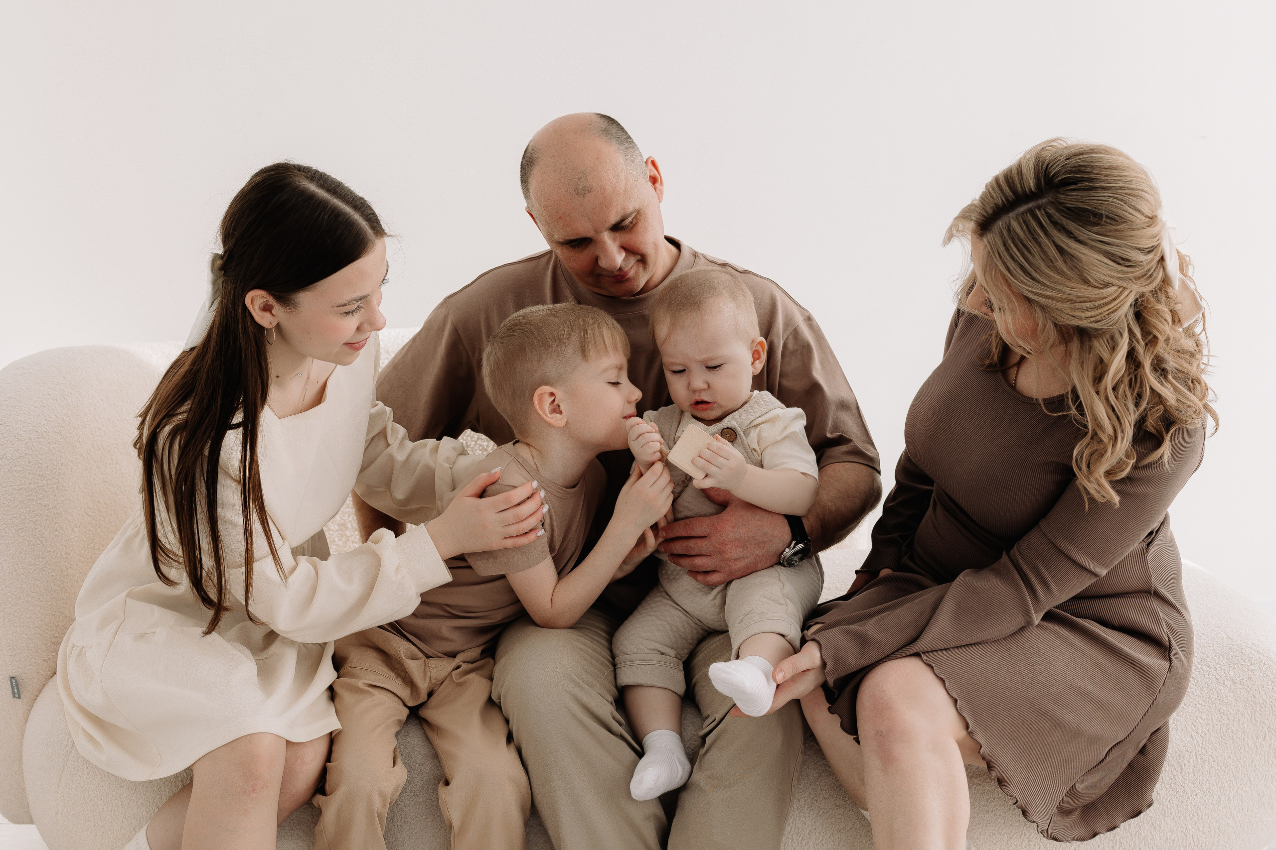 Семейная фотосессия в студии. Свадебный и семейный фотограф в Нижнекамске, Набережных Челнах