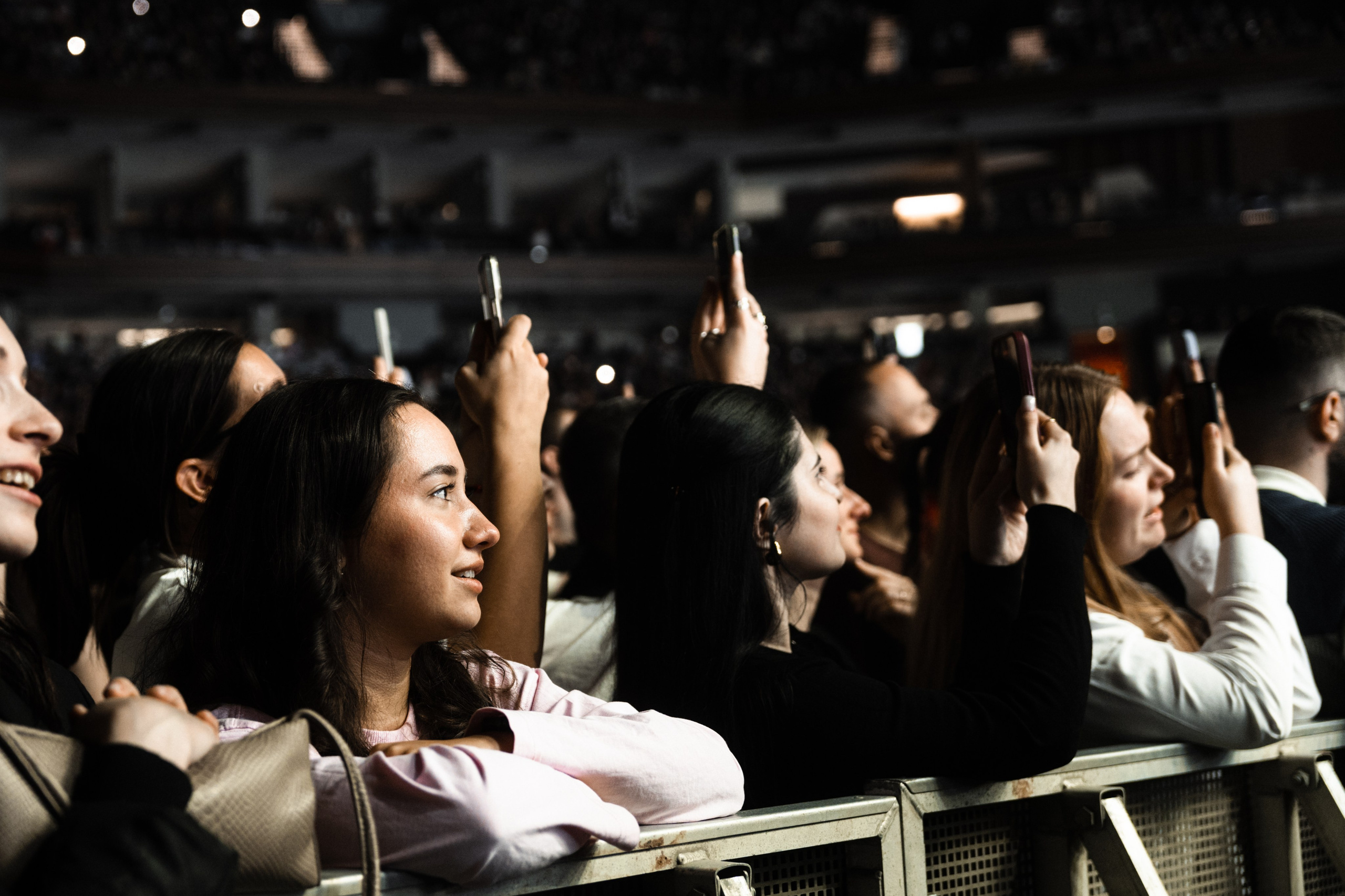 Концерт L'one 19.10.2025 с хором и симфоническом оркестром. Фотограф и видеограф Мария Банщикова, Солнечногорск, Москва