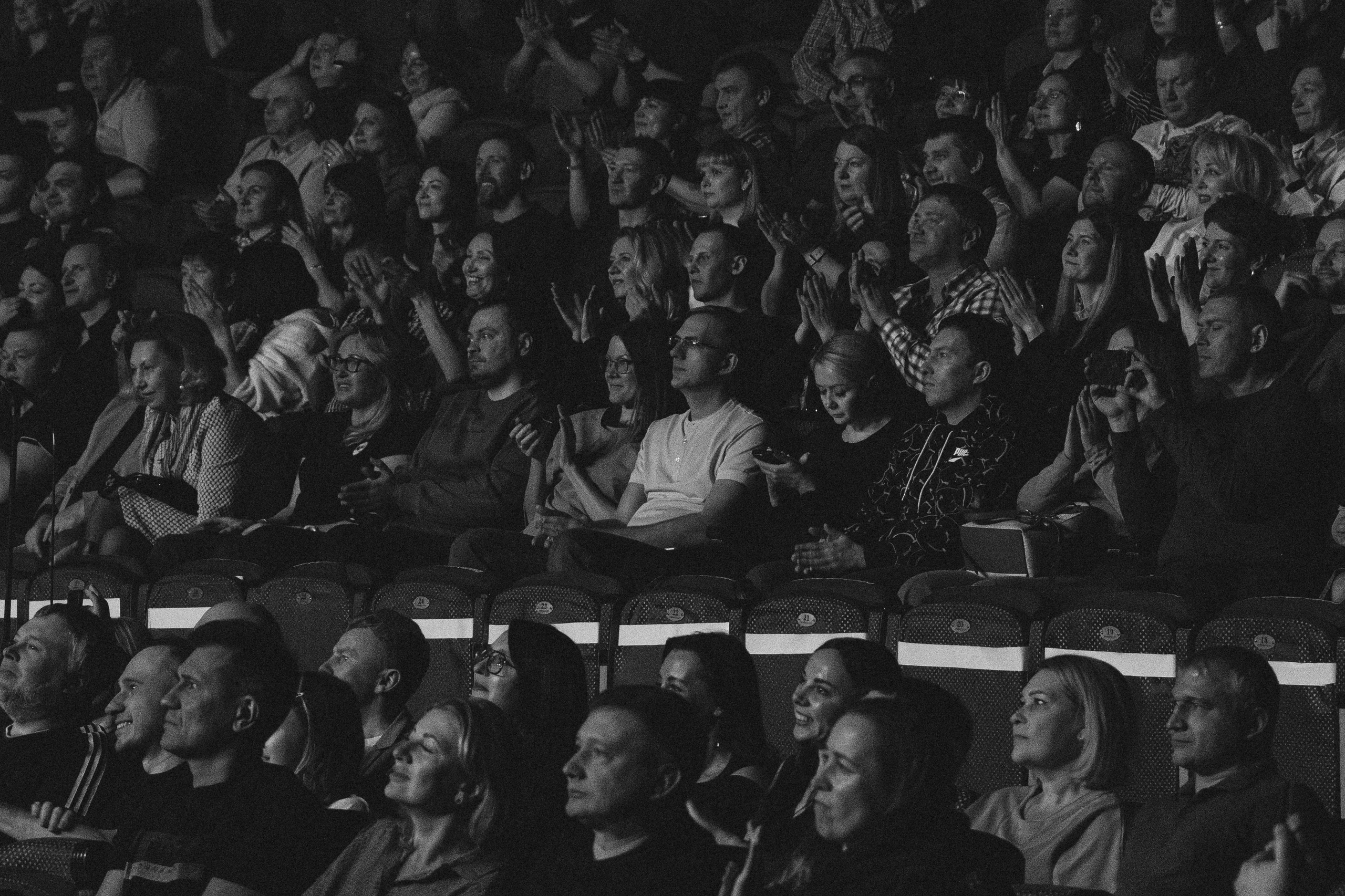 Сергей Бобунец в Красноярске 18.03.26. Фотограф Красноярск съемки лавстори, фотосессия в студии, портретная съемка, творческие фотосессии