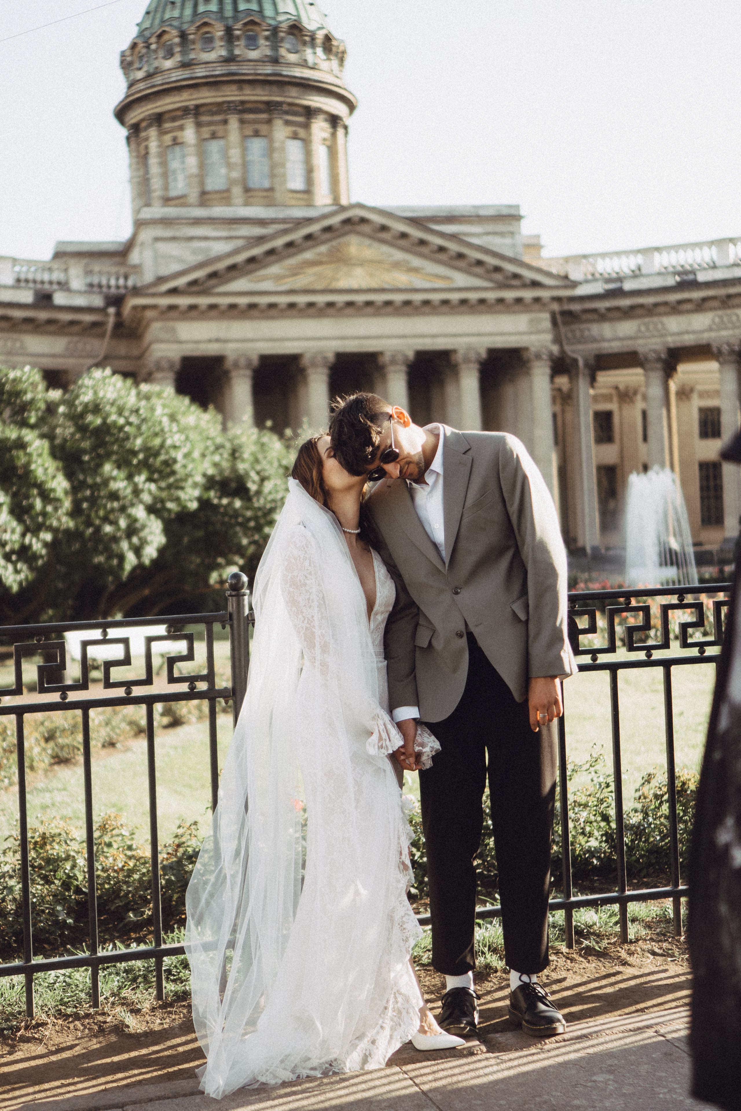 СВАДЕБНАЯ ПРОГУЛКА ВОЗЕ ИСАИКЕВСКОГО СОБОРА АСТОРИИ И ЗАКОНОДАЛЕТНОГО СОБРАНИЯ. Профессиональный фотограф, Санкт-Петербург — Виктория Богомолова