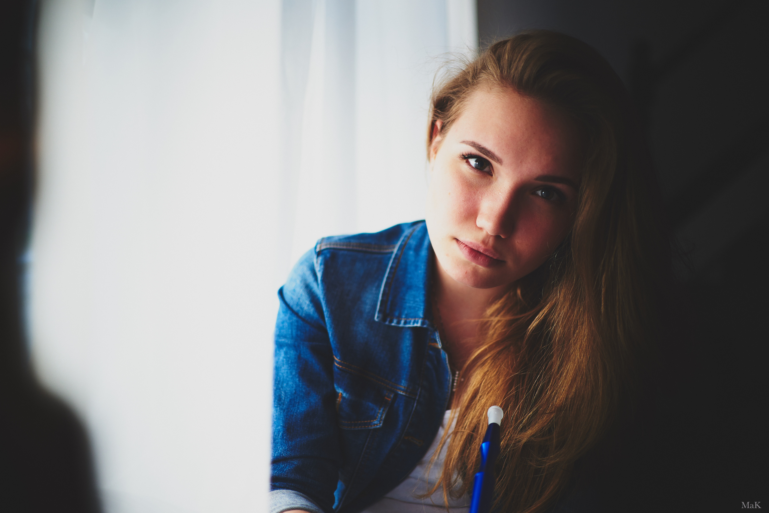 Александра у окна