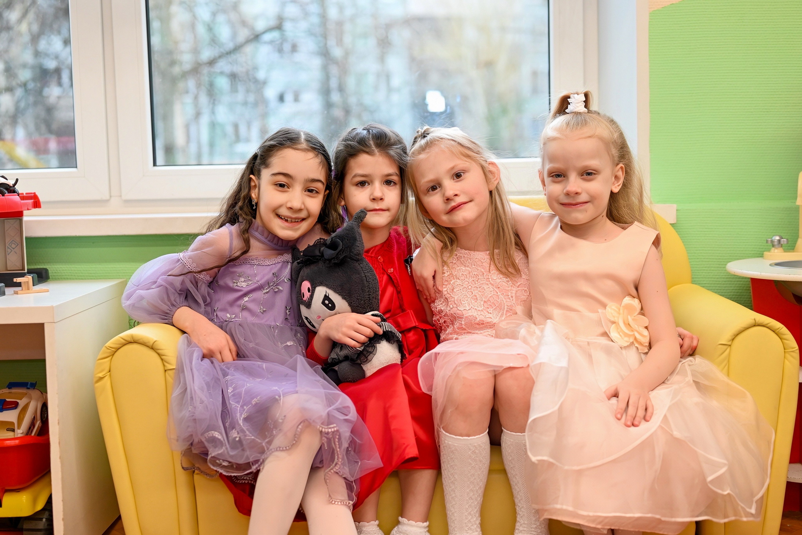 Праздник в группе Цветик семицветик. Семейный и детский фотограф Москва