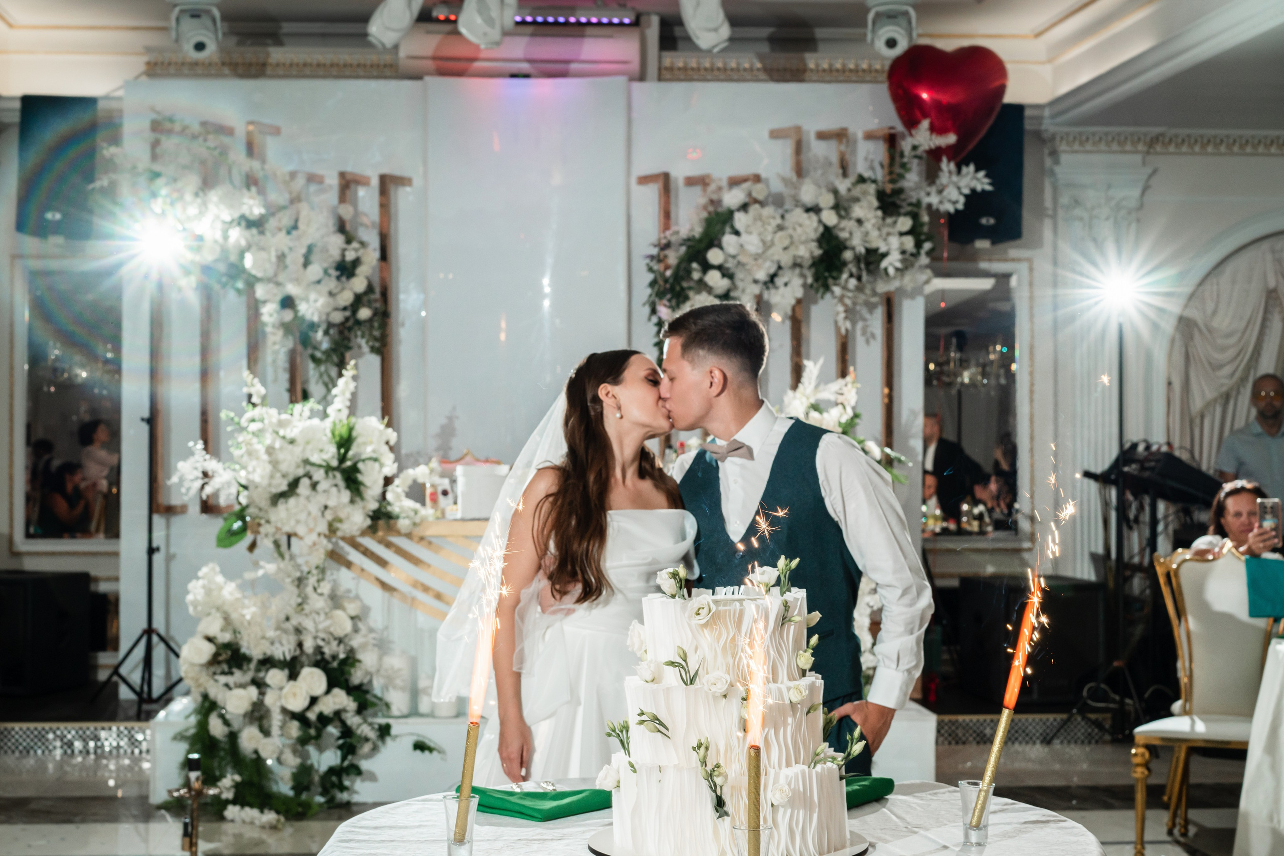 Свадебная фотосессия в Москве. Фотосъёмка в усадьбе Царицыно. Свадебный фотограф Вера Климова