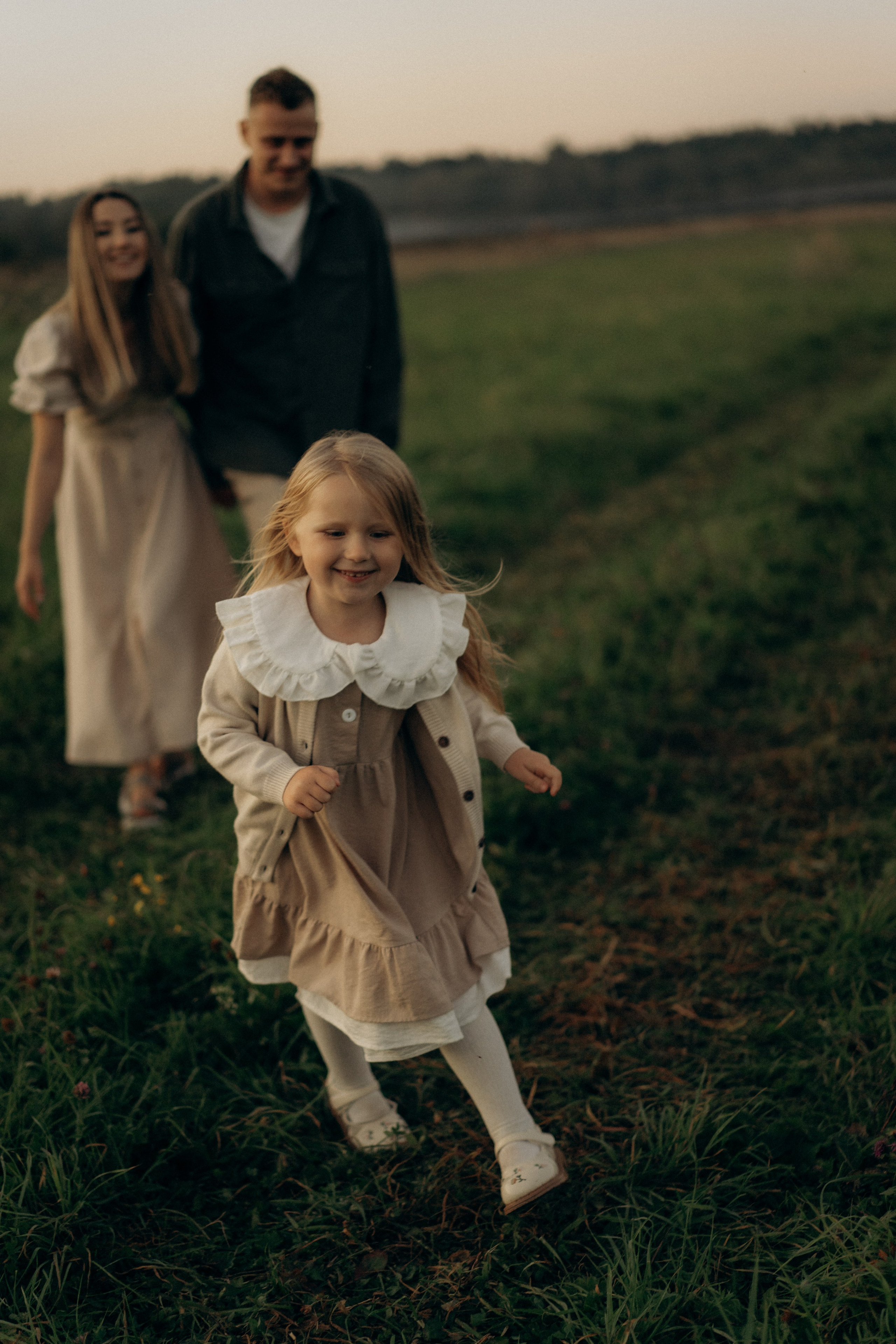 Летний вечер в поле. Семейный lifestyle фотограф в Москве Рената Рафикова