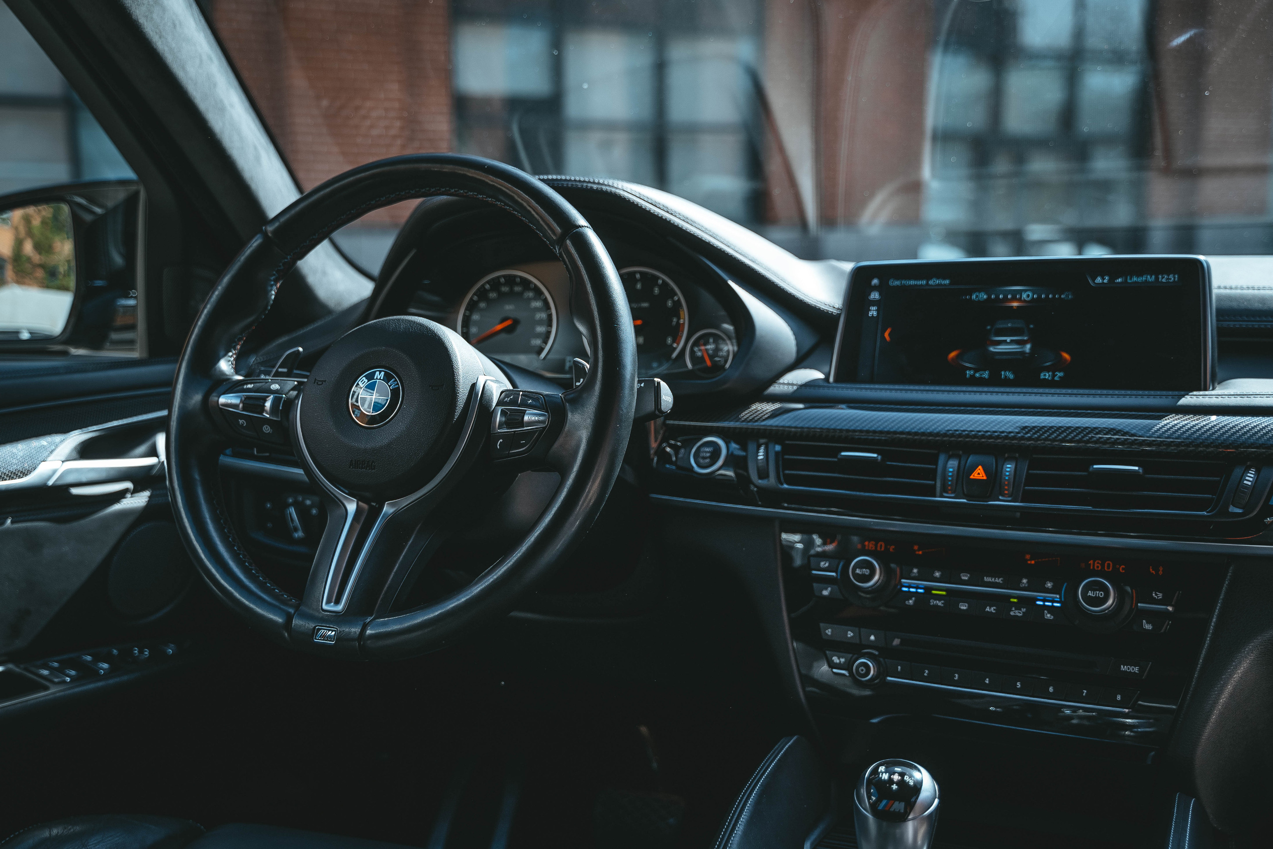 CAR. Универсальный фотограф в Москве Михаил Королёв