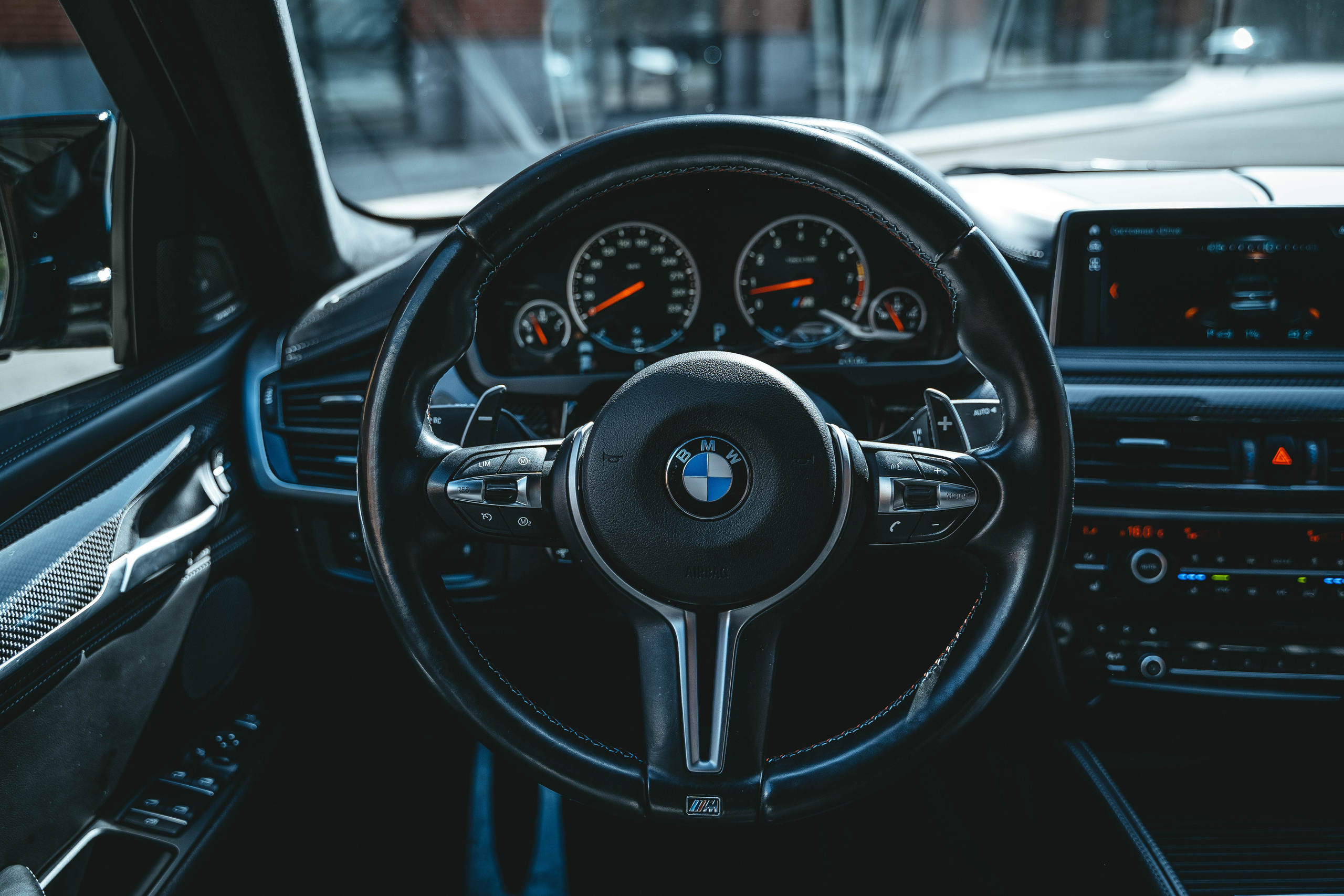 CAR. Универсальный фотограф в Москве Михаил Королёв