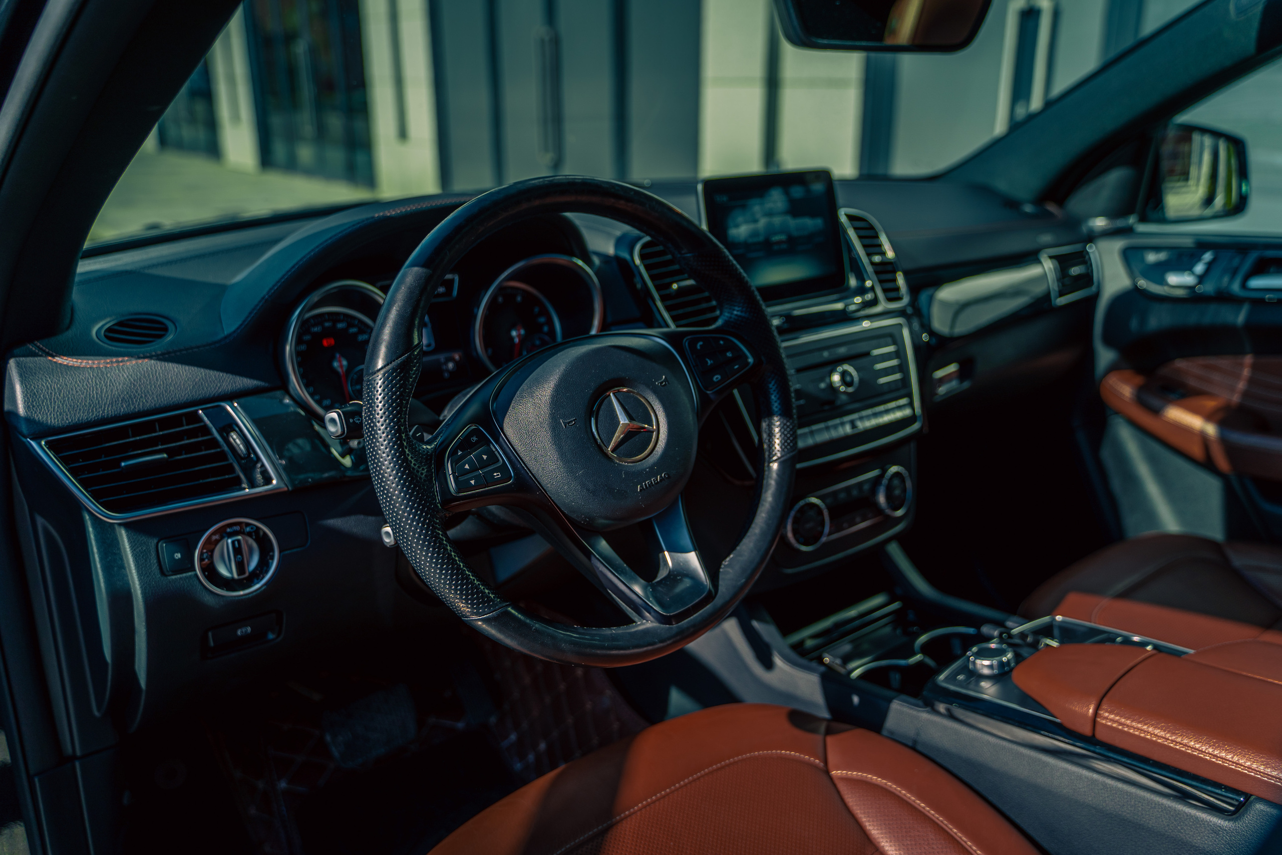 CAR. Универсальный фотограф в Москве Михаил Королёв