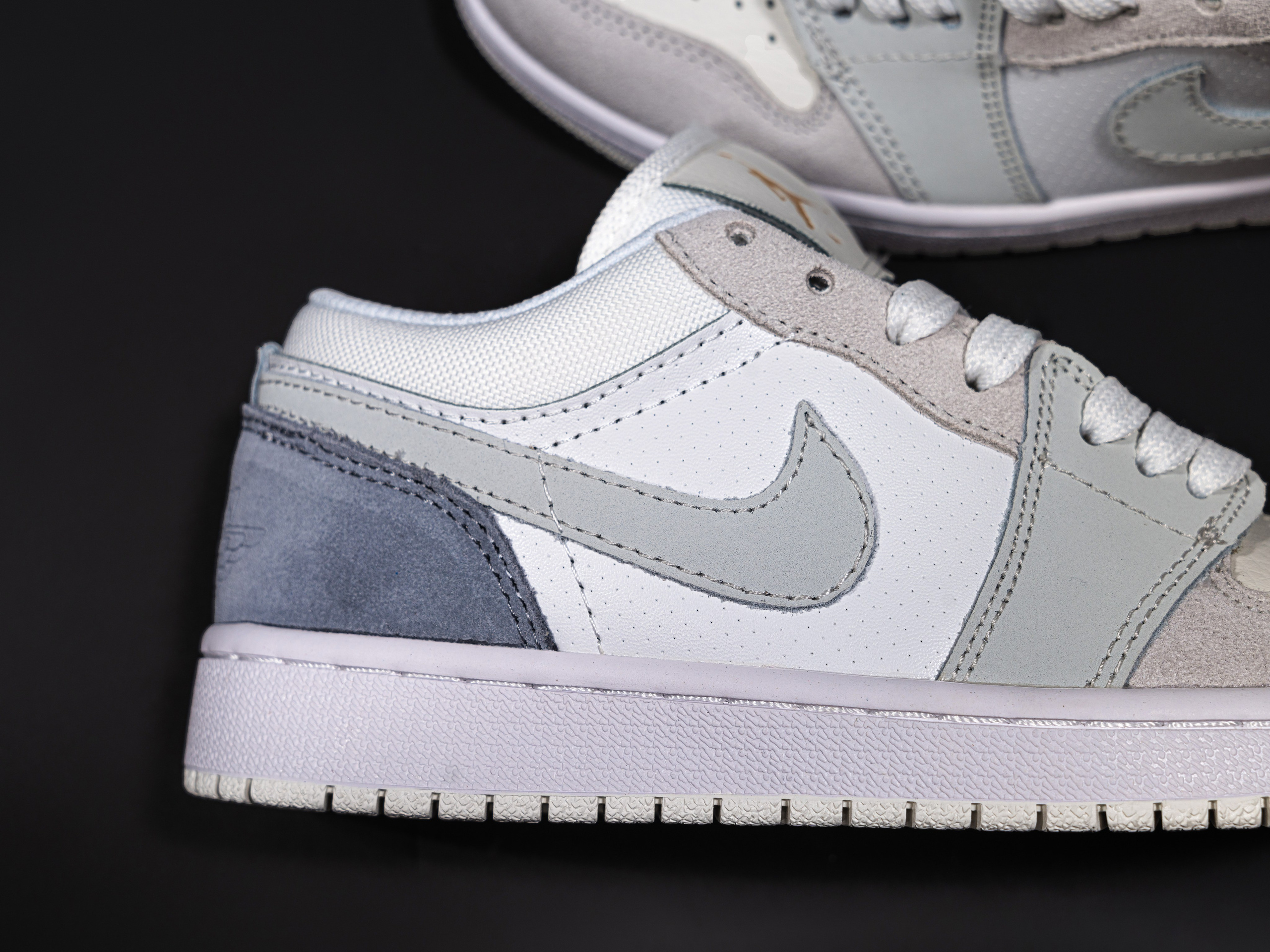 Фотосъемка кроссовок для авито. Олейник Денис — предметный фотограф, фотограф для маркетплейсов в Казани