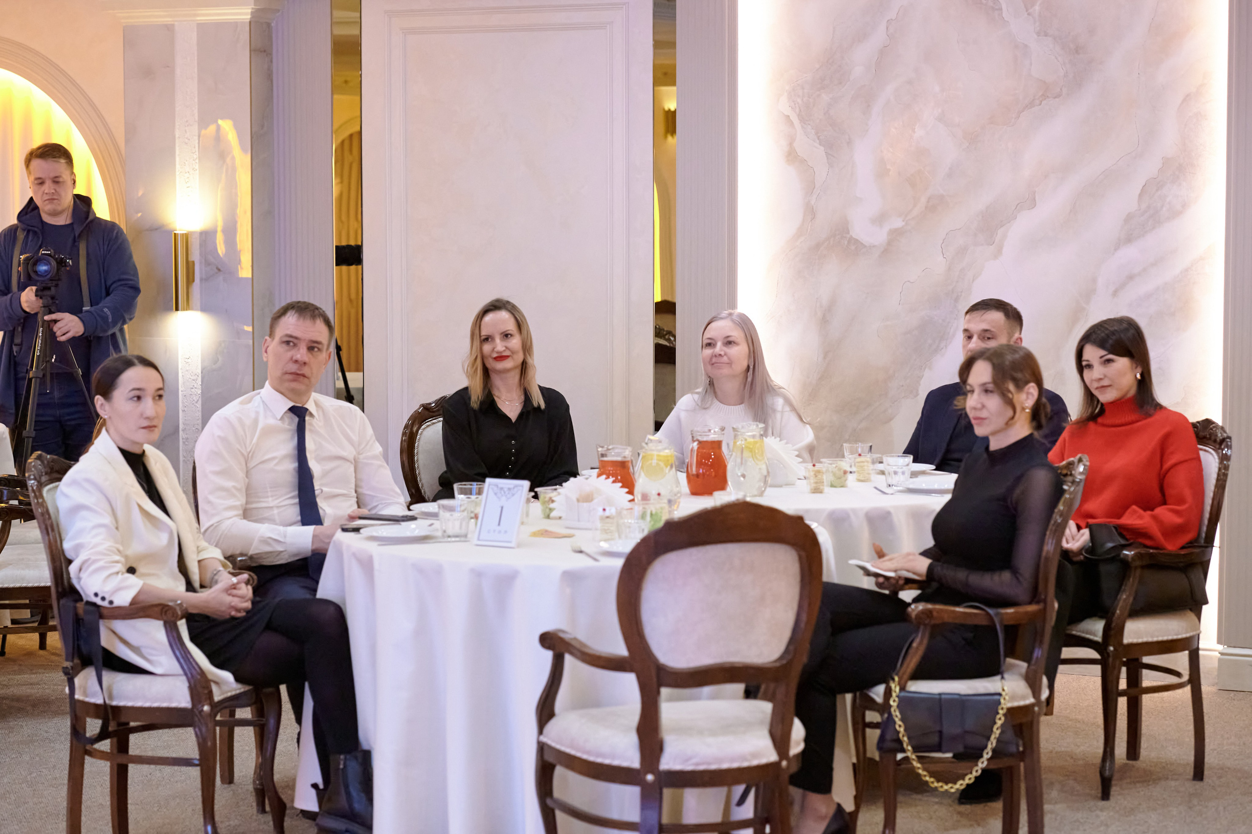 Корпоративная съемка праздников, семинаров и других мероприятий в Сургуте. Студия по производству фото- и видео-контента «АППЕРТУРА»