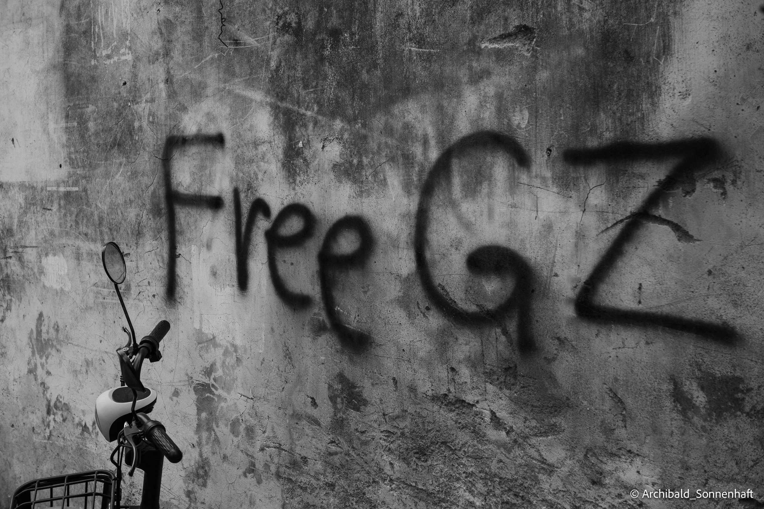 Walking in GZ, sunday. Photographer in Guangzhou, China. Archibald Sonnenhaft