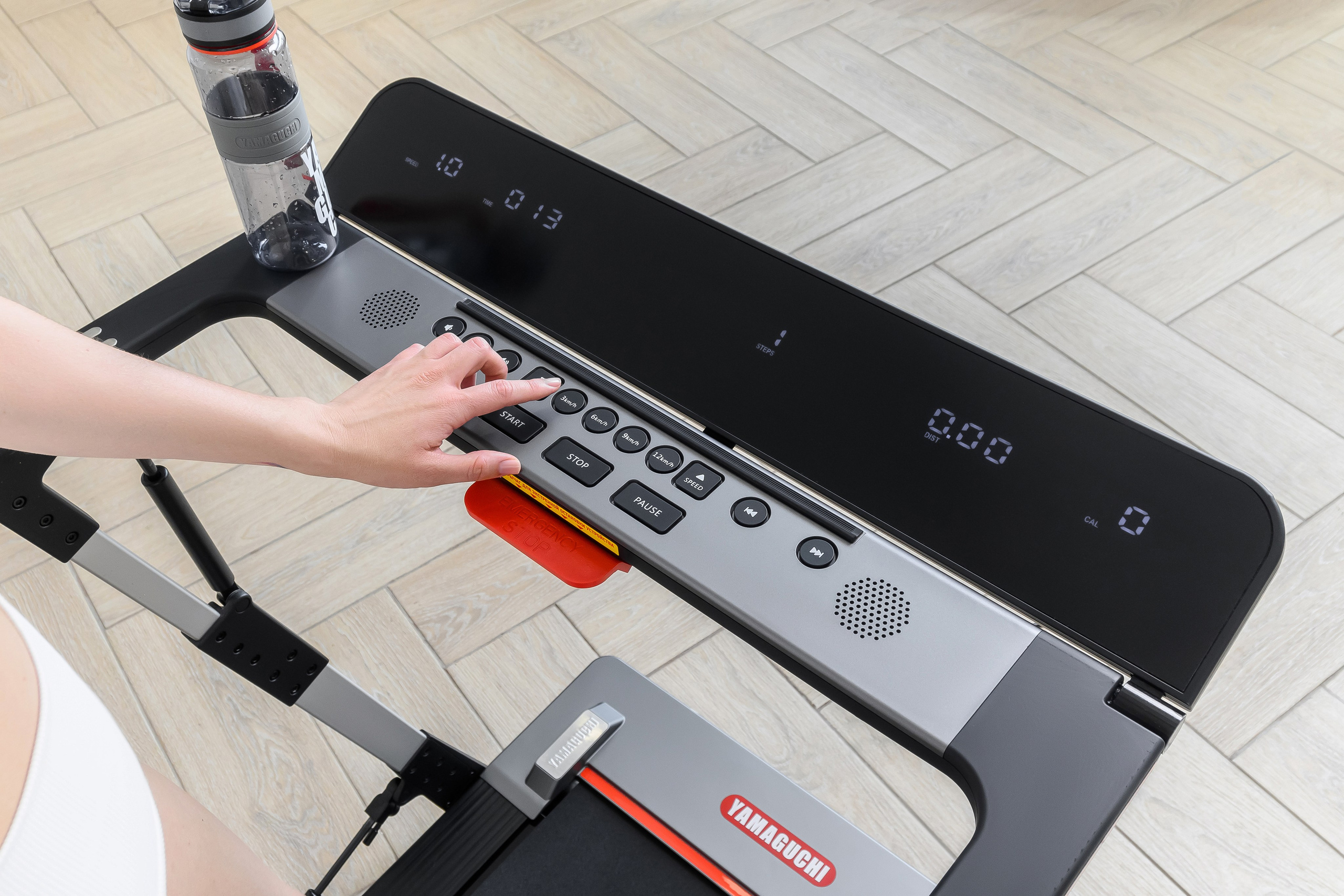 Съемка модели и товара с искусственным светом 2