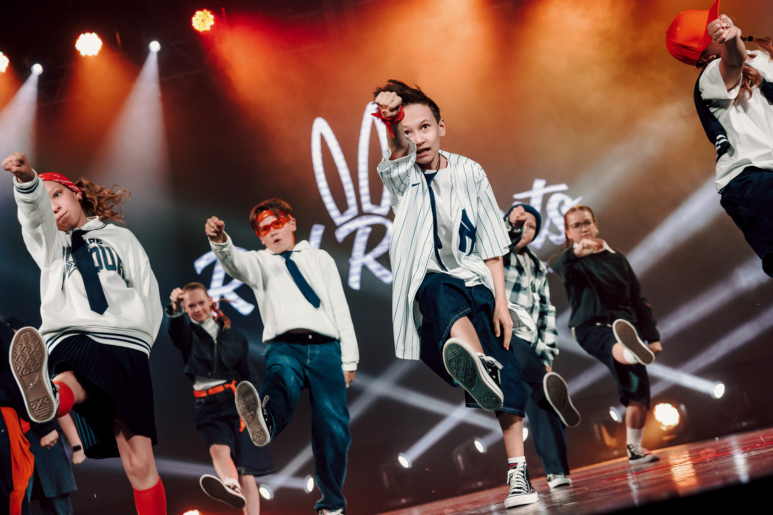 Отчётный концерт танцевальной школы «Red Rabbits» 2025. Лёшка Варзегов — фотограф