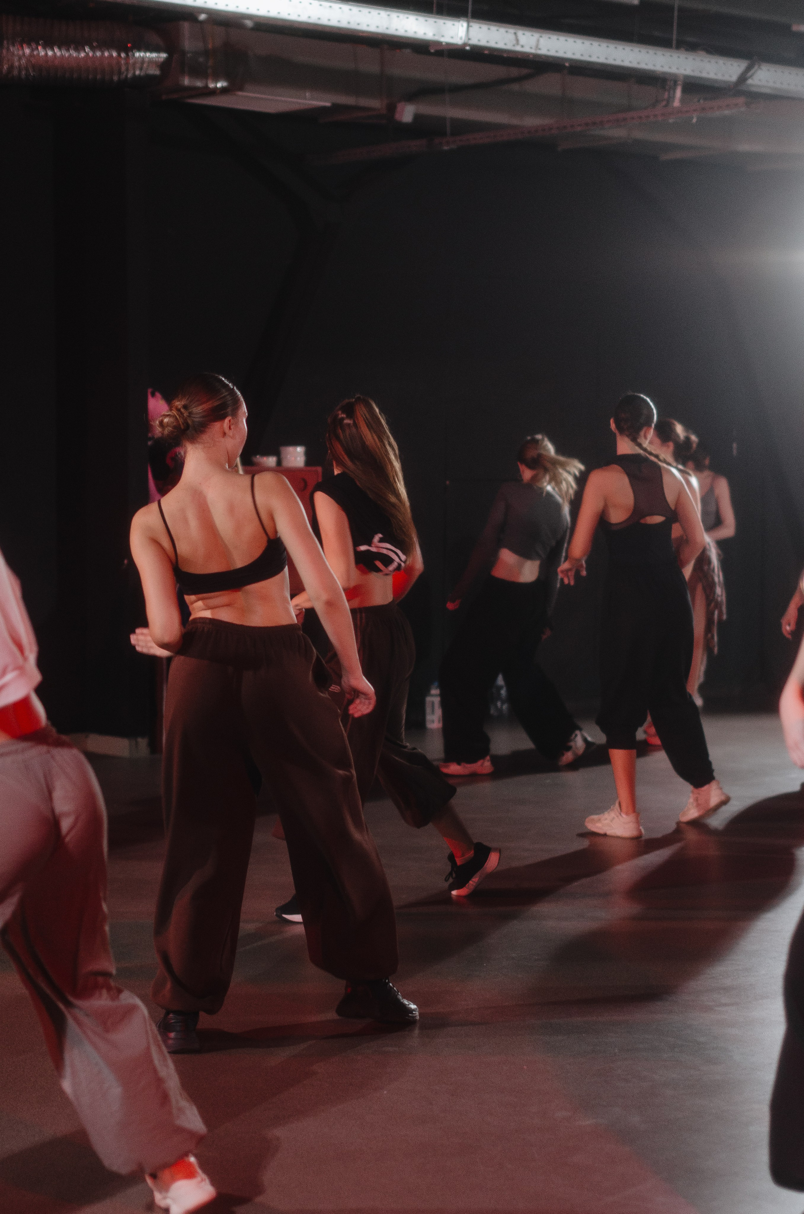 Мастер-классы по High Heels/Girly hip-hop от Оксаны ATTA. Денисова Аля — фотограф для парных съемок и индивидуальных историй в Барнауле