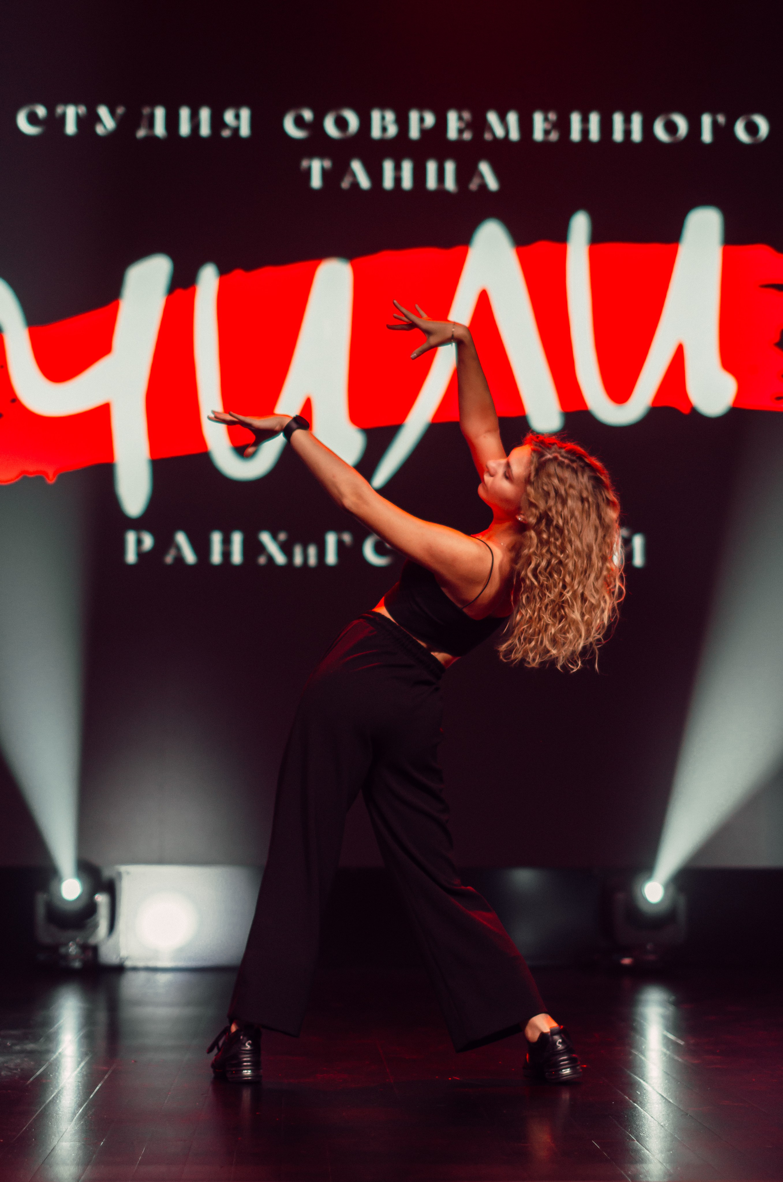 Групповая фотосъемка танцевального коллектива. Денисова Аля — фотограф для парных съемок и индивидуальных историй в Барнауле