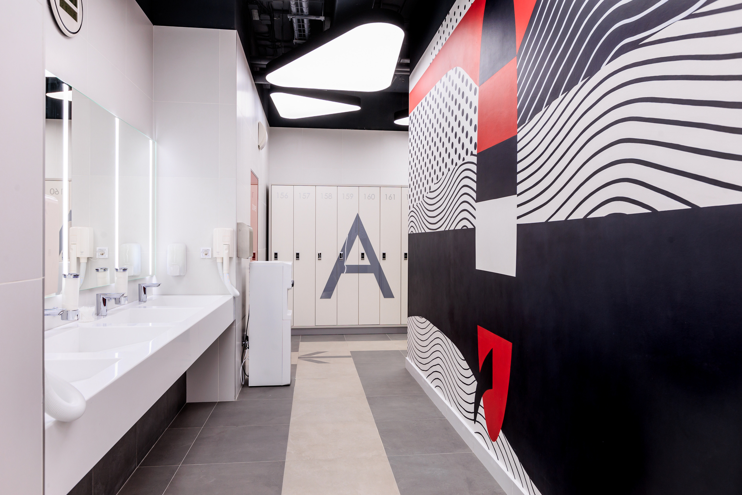 Фотограф для интерьерной съемки фитнес-клуба World Class Нагорный. Контент для бизнеса в Екатеринбурге Полдень Медиа