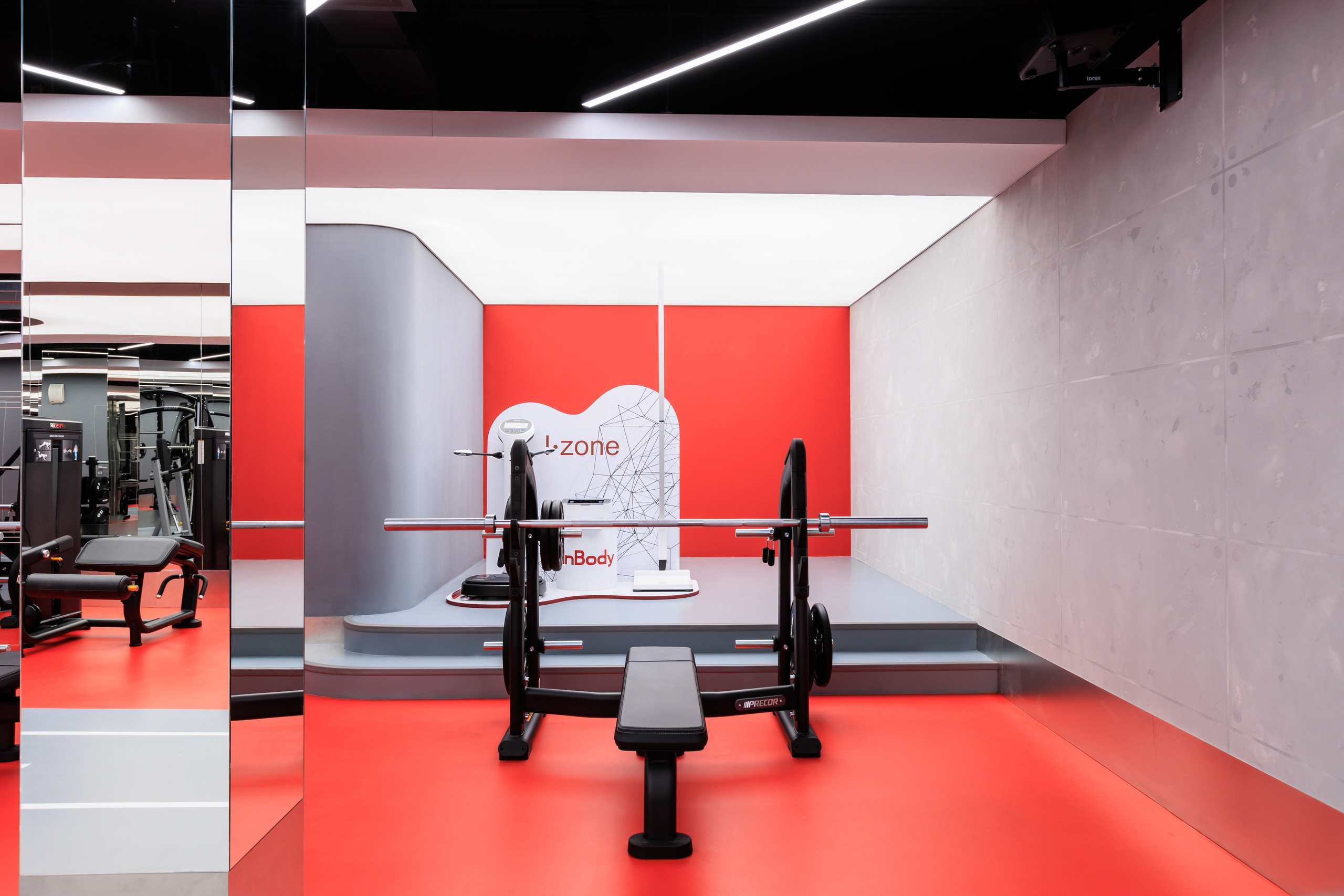 Фотограф для интерьерной съемки фитнес-клуба World Class Нагорный. Контент для бизнеса в Екатеринбурге Полдень Медиа