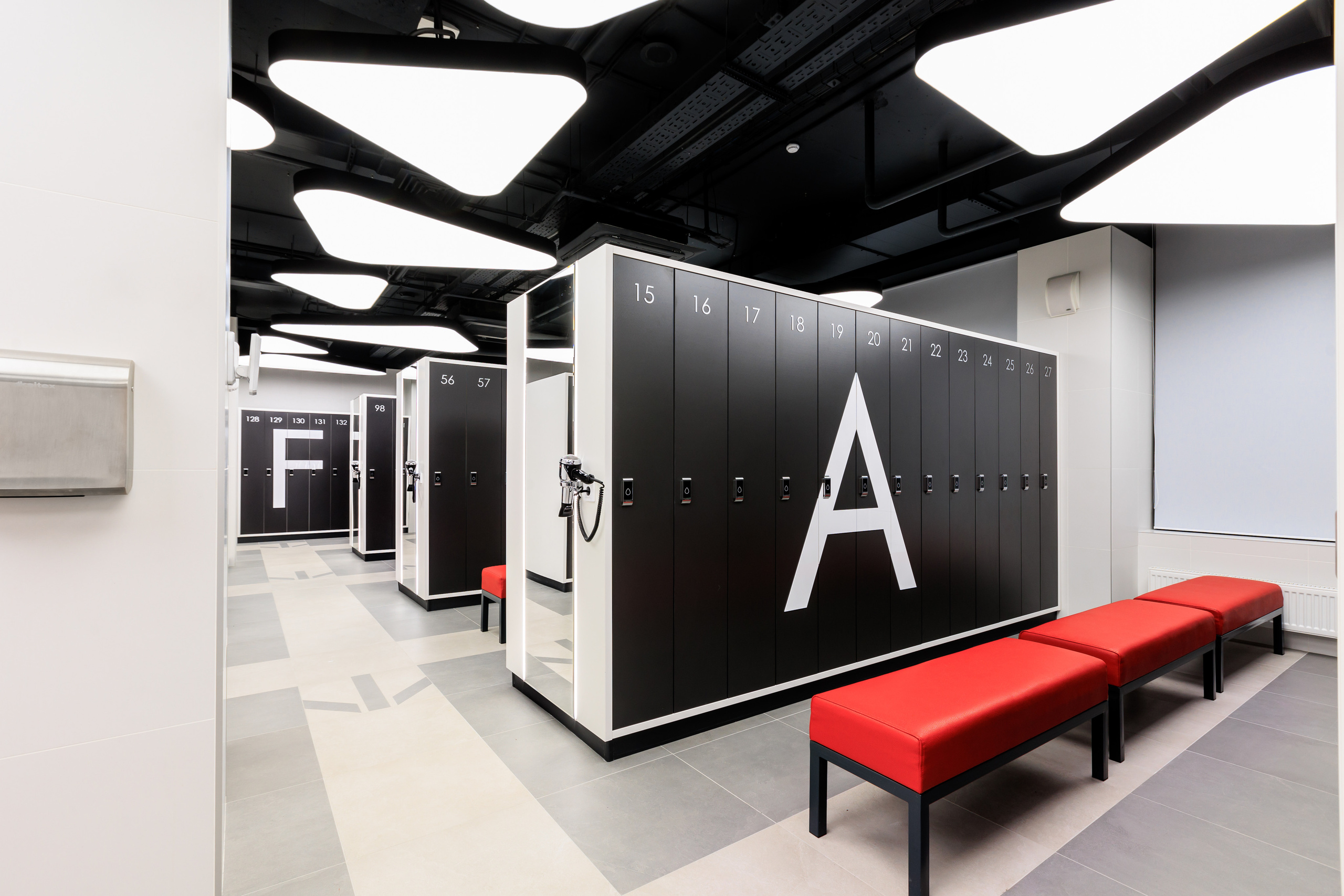 Фотограф для интерьерной съемки фитнес-клуба World Class Нагорный. Контент для бизнеса в Екатеринбурге Полдень Медиа