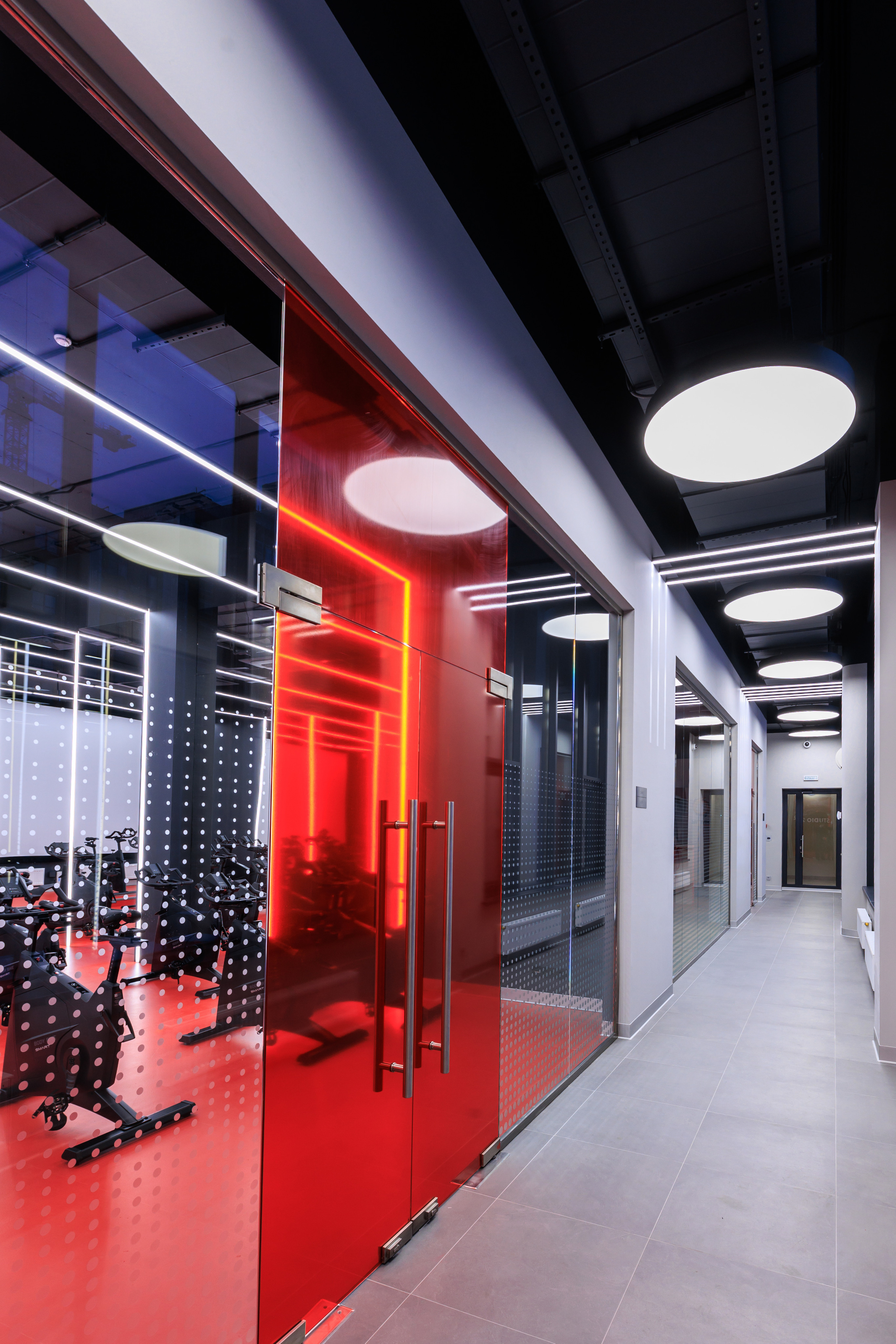 Фотограф для интерьерной съемки фитнес-клуба World Class Нагорный. Контент для бизнеса в Екатеринбурге Полдень Медиа