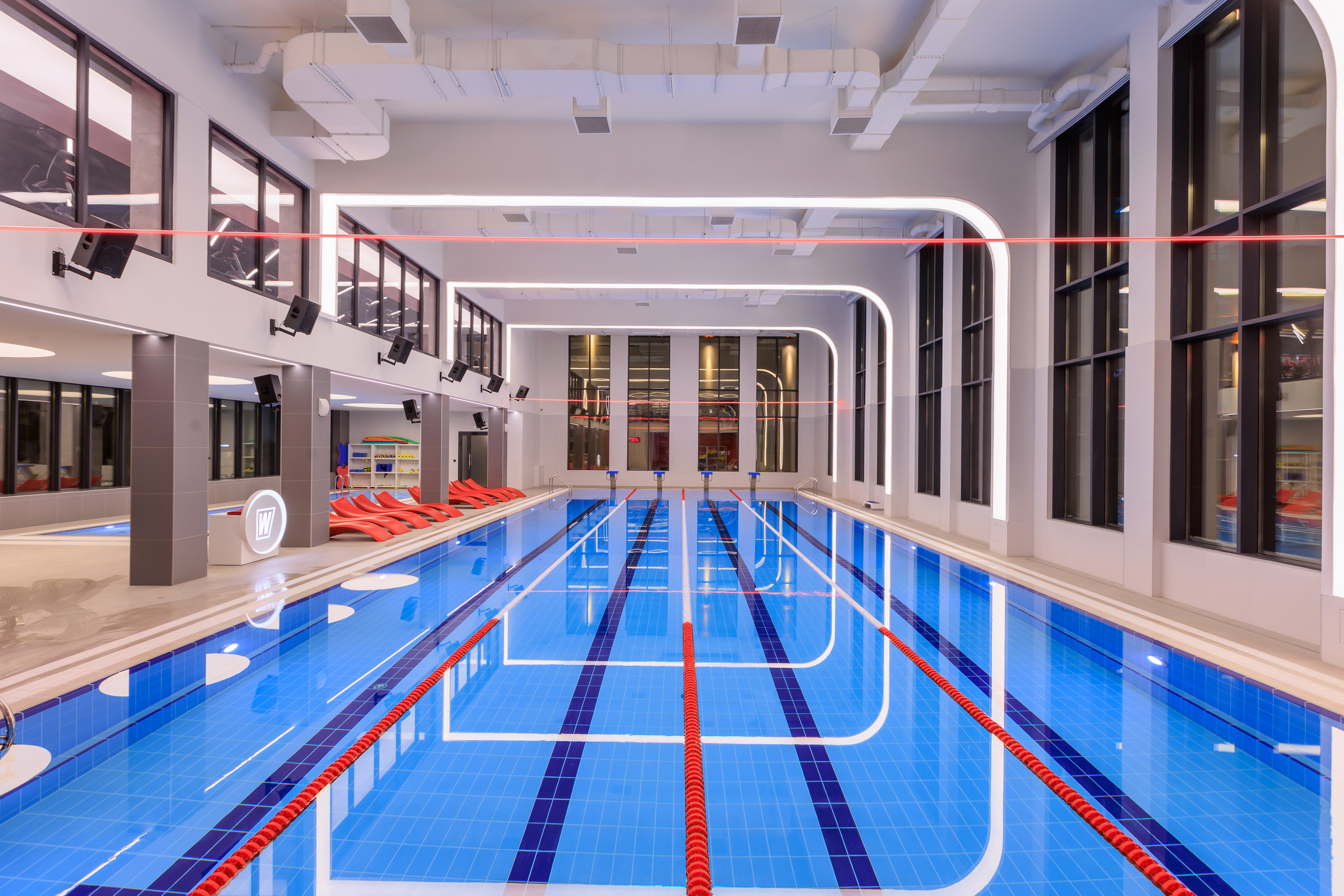 Фотограф для интерьерной съемки фитнес-клуба World Class Нагорный. Контент для бизнеса в Екатеринбурге Полдень Медиа