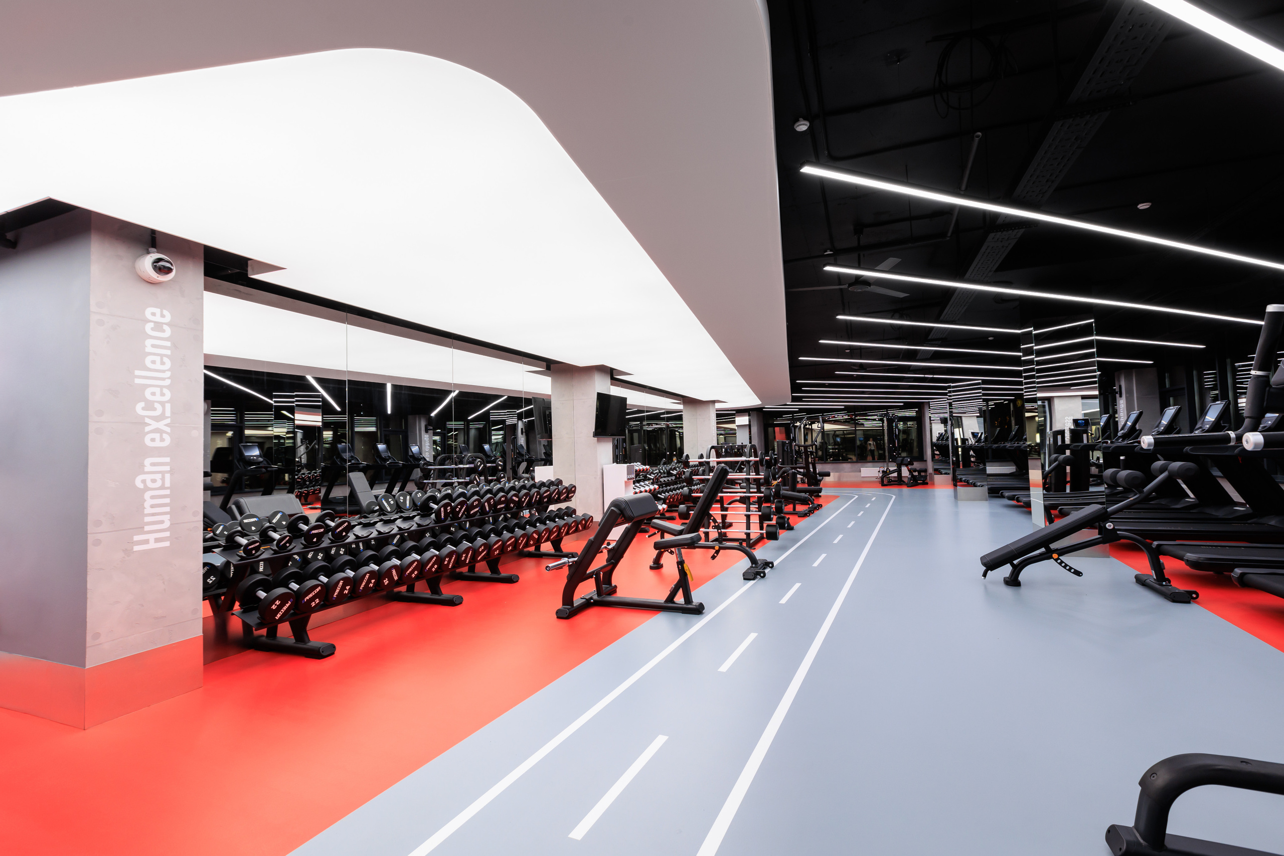 Фотограф для интерьерной съемки фитнес-клуба World Class Нагорный. Контент для бизнеса в Екатеринбурге Полдень Медиа