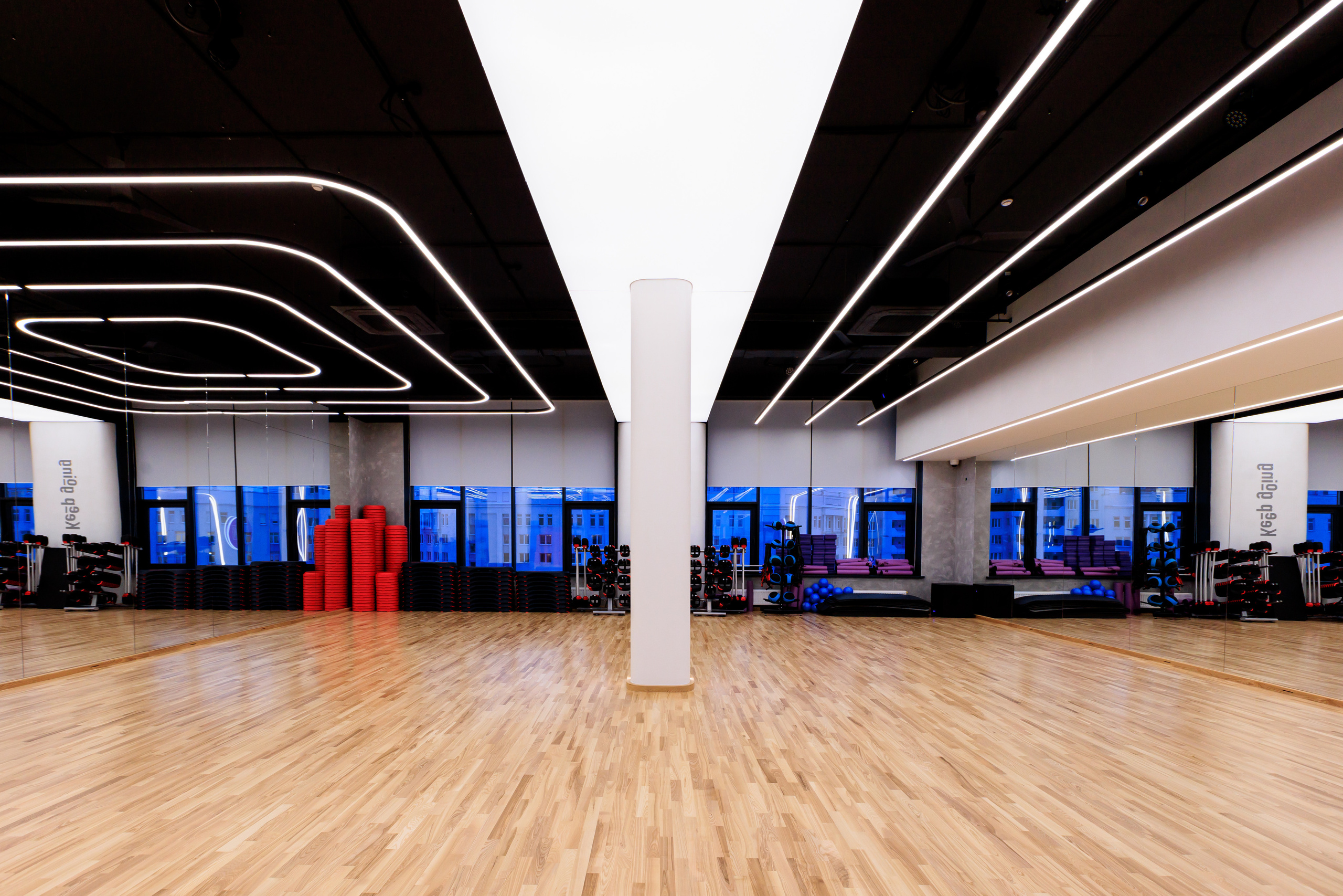Фотограф для интерьерной съемки фитнес-клуба World Class Нагорный. Контент для бизнеса в Екатеринбурге Полдень Медиа