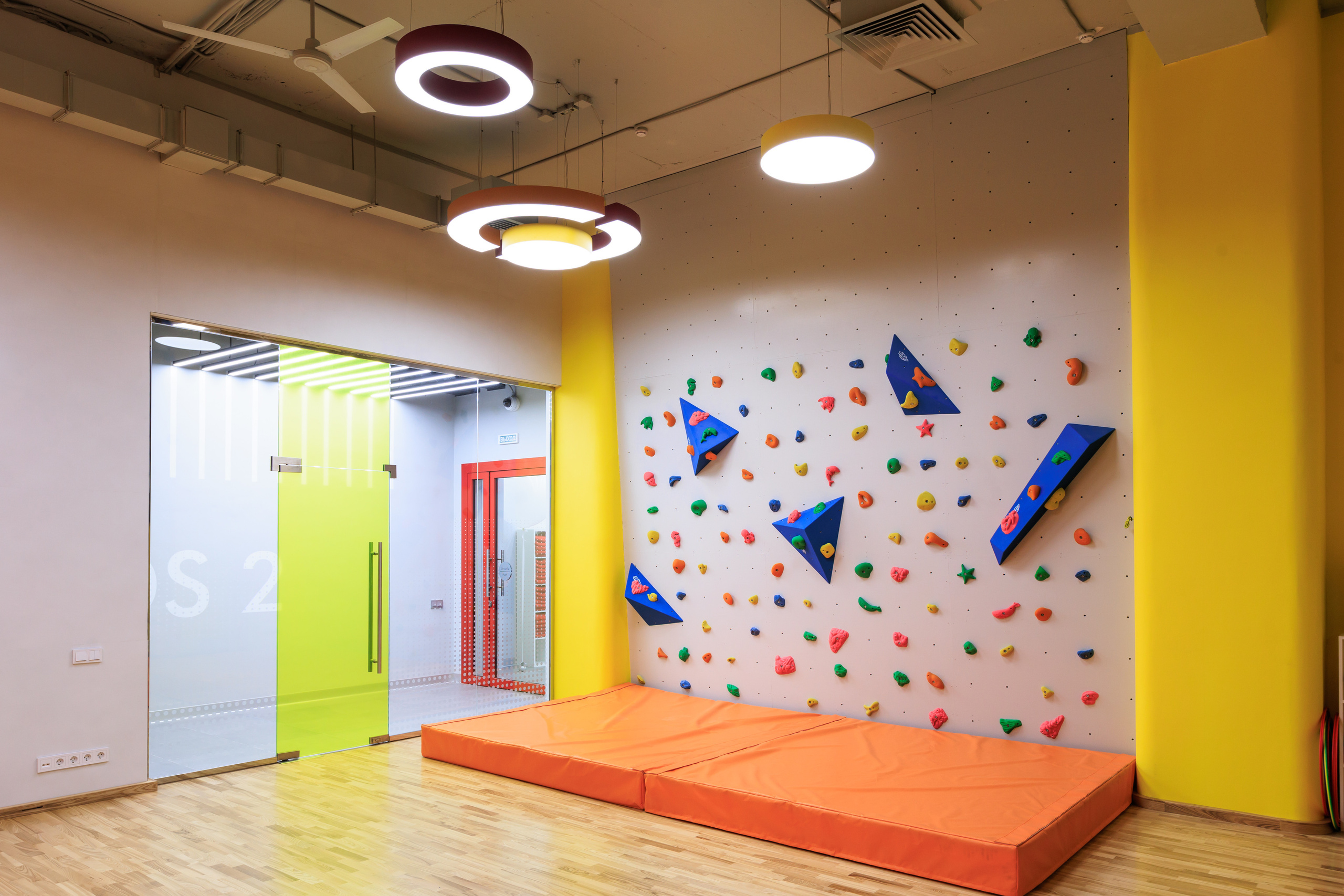 Фотограф для интерьерной съемки фитнес-клуба World Class Нагорный. Контент для бизнеса в Екатеринбурге Полдень Медиа