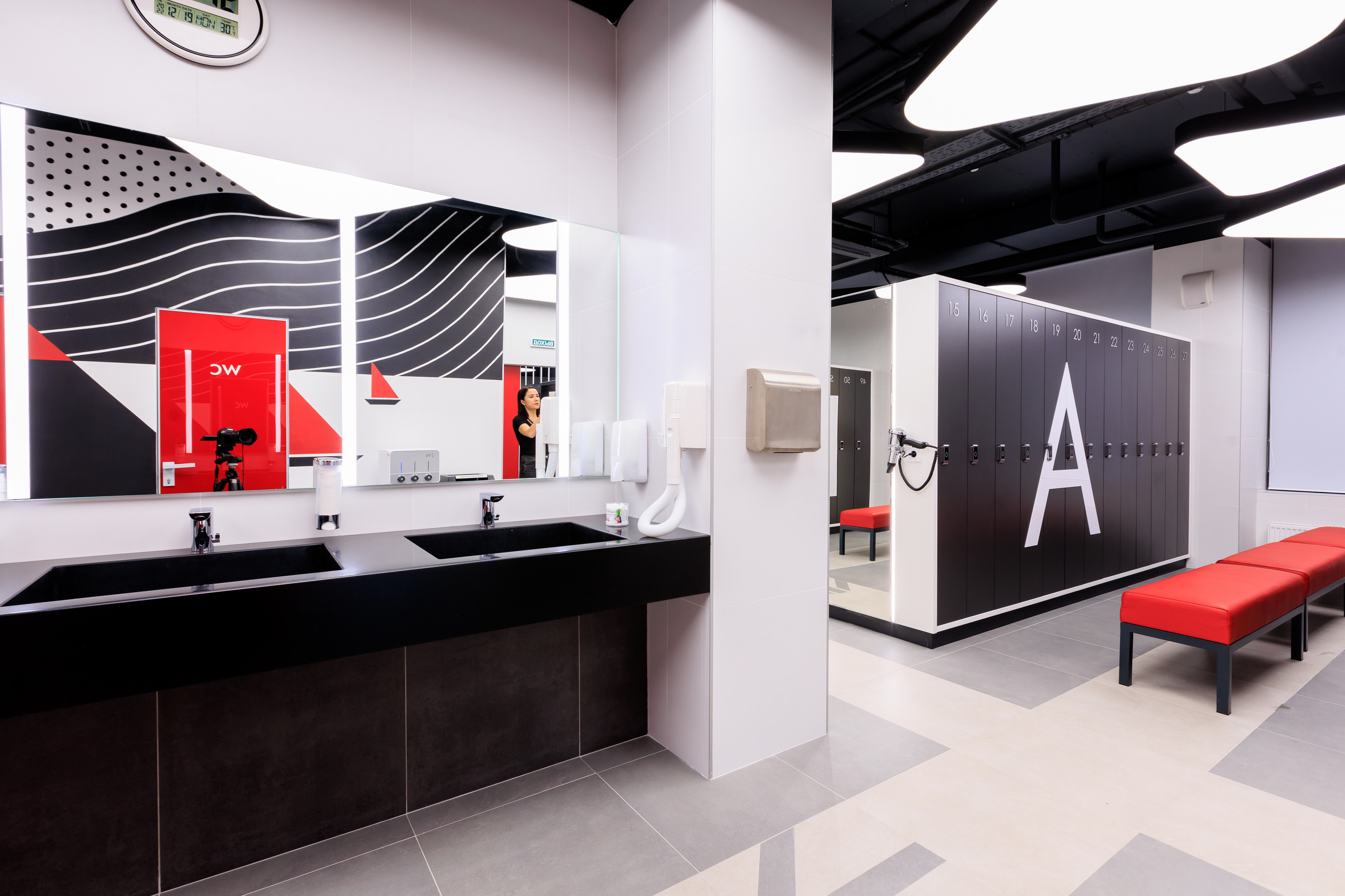 Фотограф для интерьерной съемки фитнес-клуба World Class Нагорный. Контент для бизнеса в Екатеринбурге Полдень Медиа