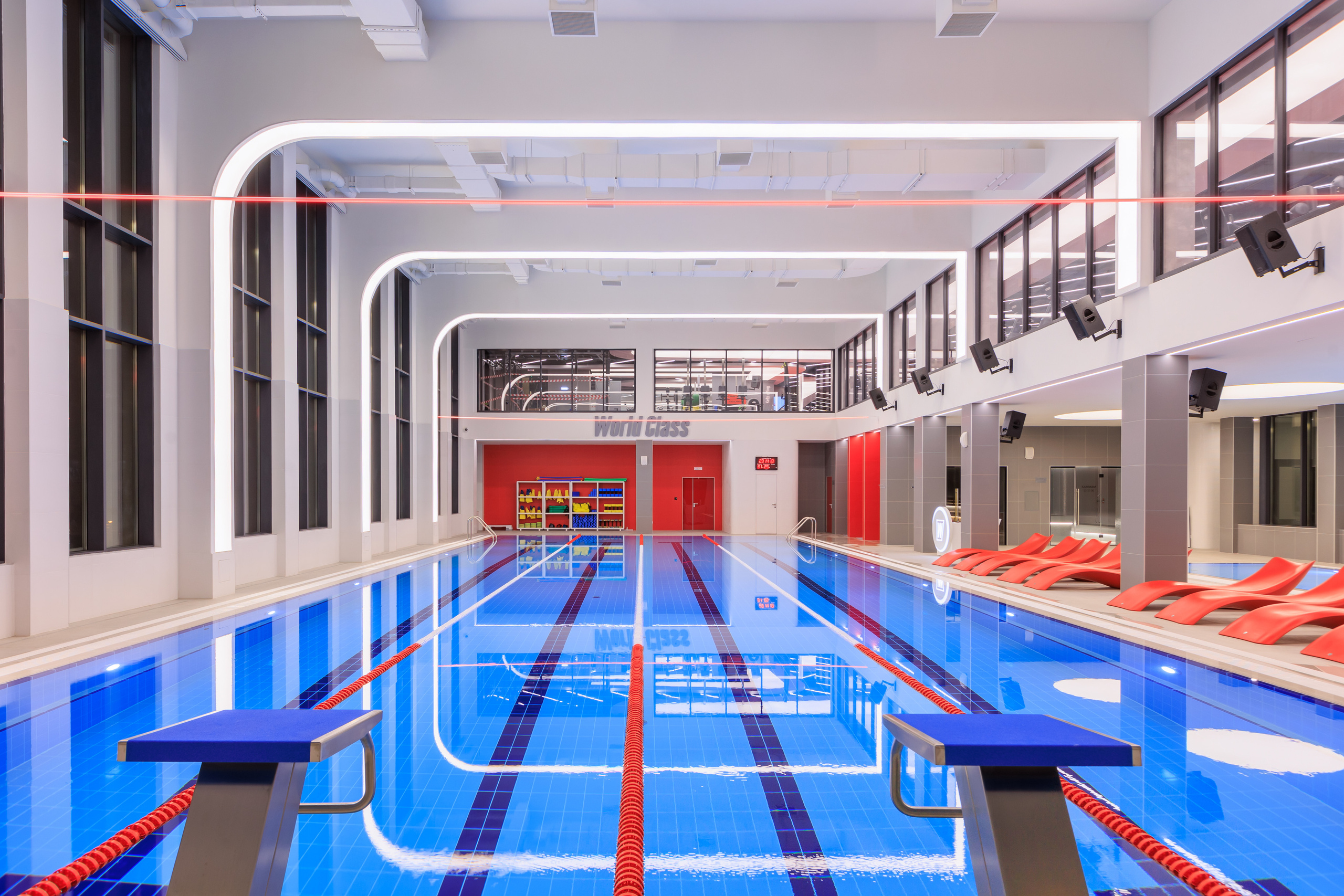 Фотограф для интерьерной съемки фитнес-клуба World Class Нагорный. Контент для бизнеса в Екатеринбурге Полдень Медиа