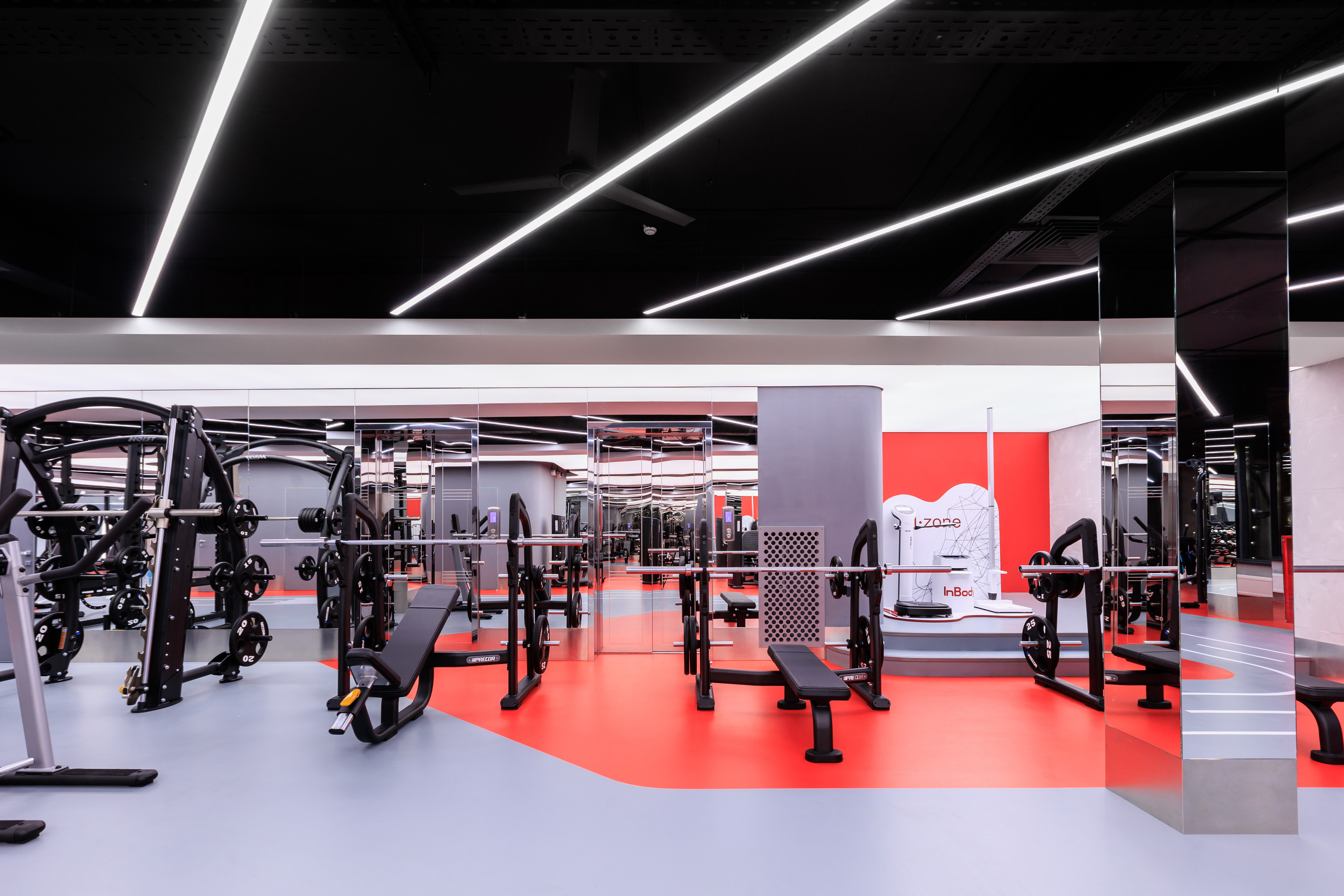 Фотограф для интерьерной съемки фитнес-клуба World Class Нагорный. Контент для бизнеса в Екатеринбурге Полдень Медиа