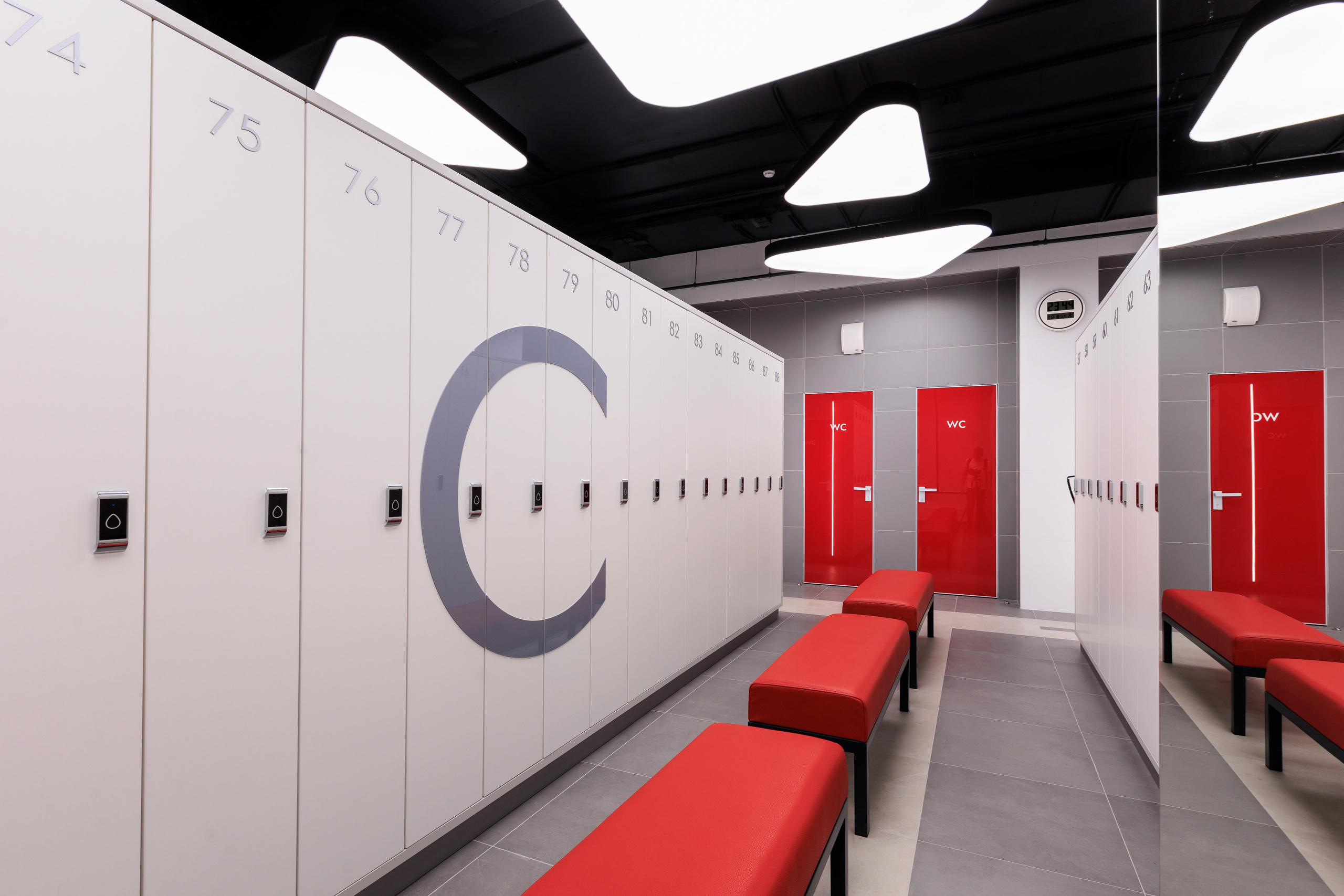 Фотограф для интерьерной съемки фитнес-клуба World Class Нагорный. Контент для бизнеса в Екатеринбурге Полдень Медиа