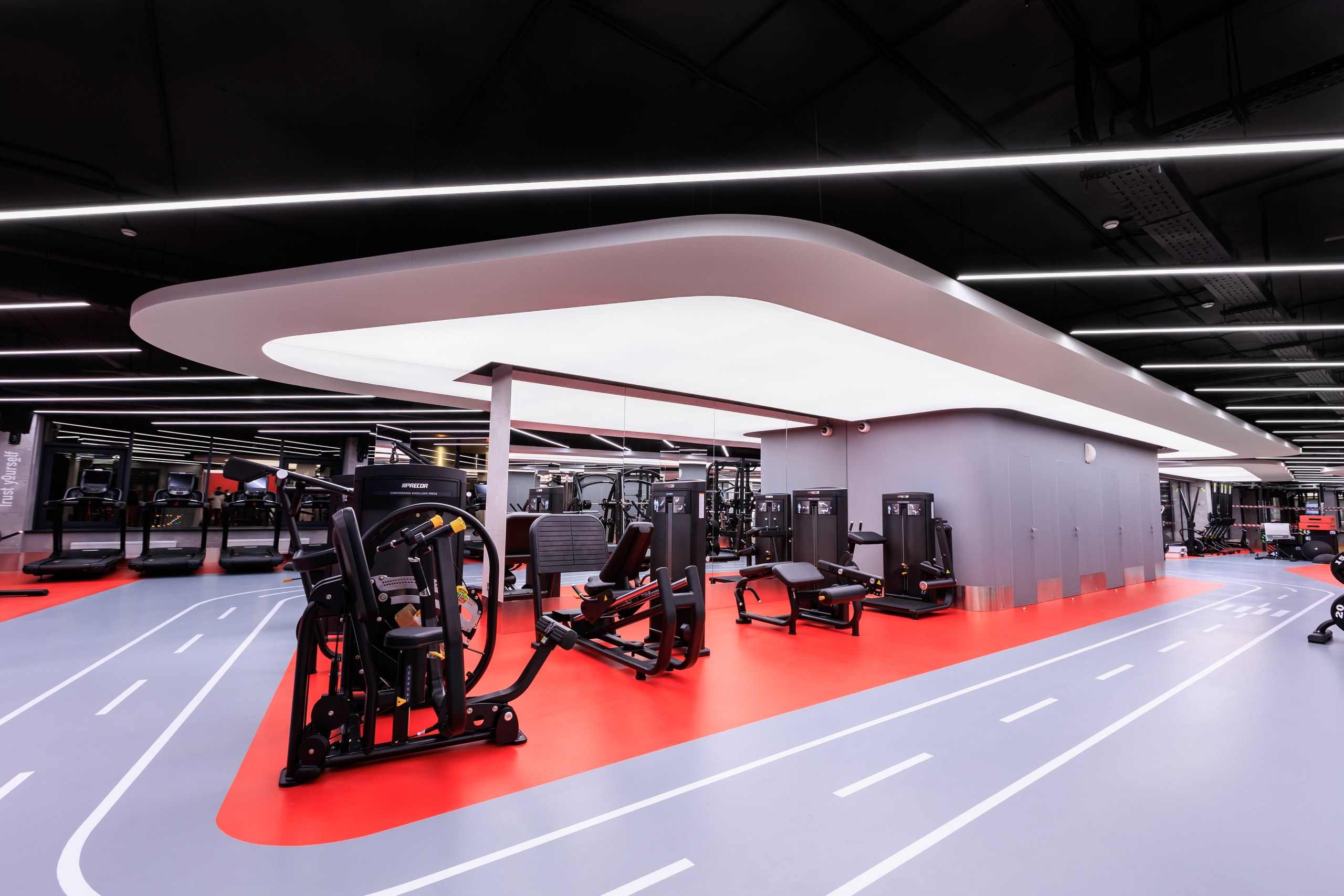 Фотограф для интерьерной съемки фитнес-клуба World Class Нагорный. Контент для бизнеса в Екатеринбурге Полдень Медиа