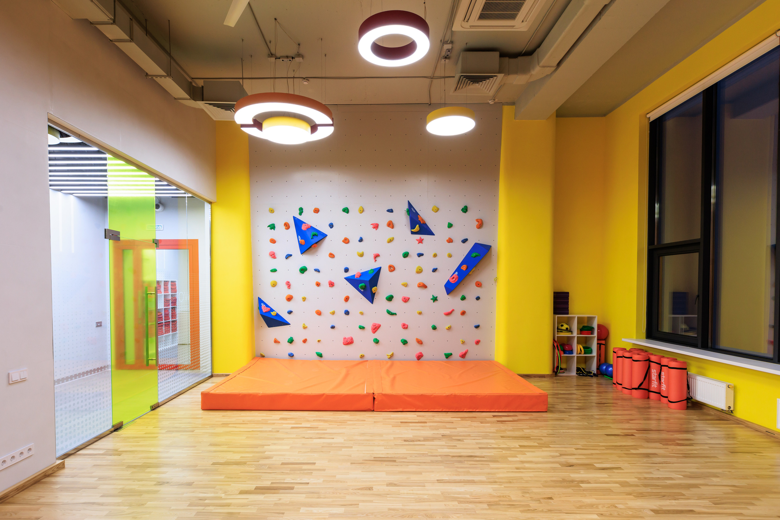 Фотограф для интерьерной съемки фитнес-клуба World Class Нагорный. Контент для бизнеса в Екатеринбурге Полдень Медиа