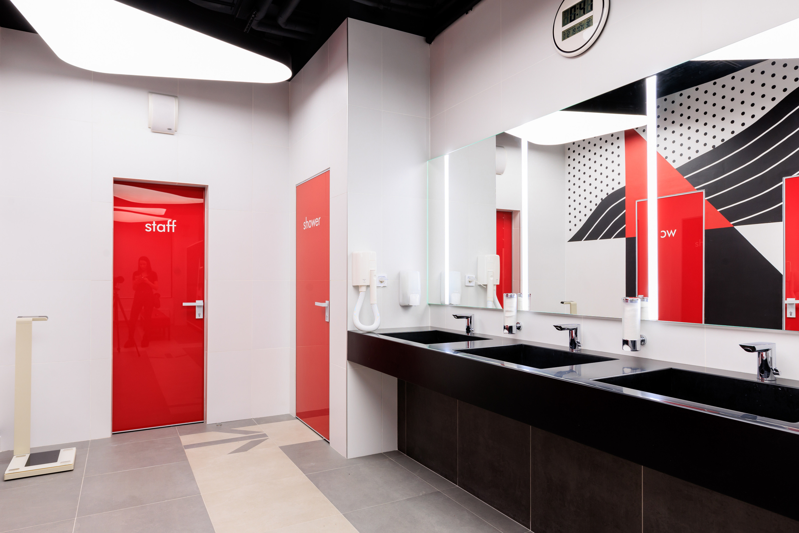 Фотограф для интерьерной съемки фитнес-клуба World Class Нагорный. Контент для бизнеса в Екатеринбурге Полдень Медиа