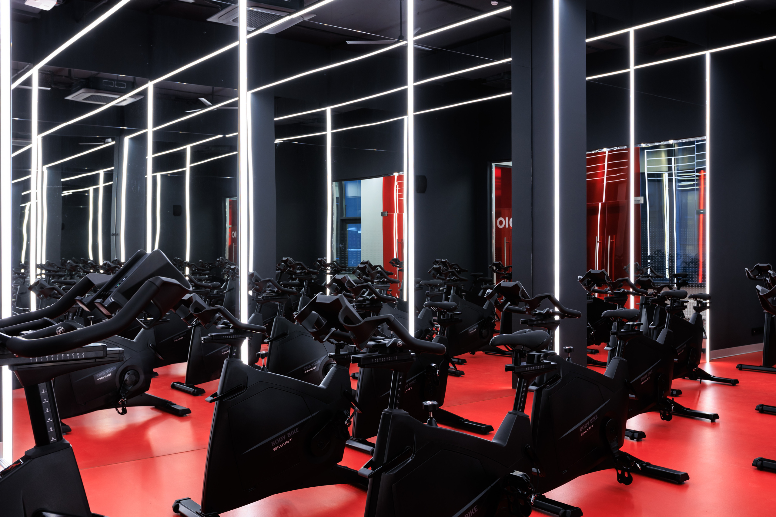 Фотограф для интерьерной съемки фитнес-клуба World Class Нагорный. Контент для бизнеса в Екатеринбурге Полдень Медиа