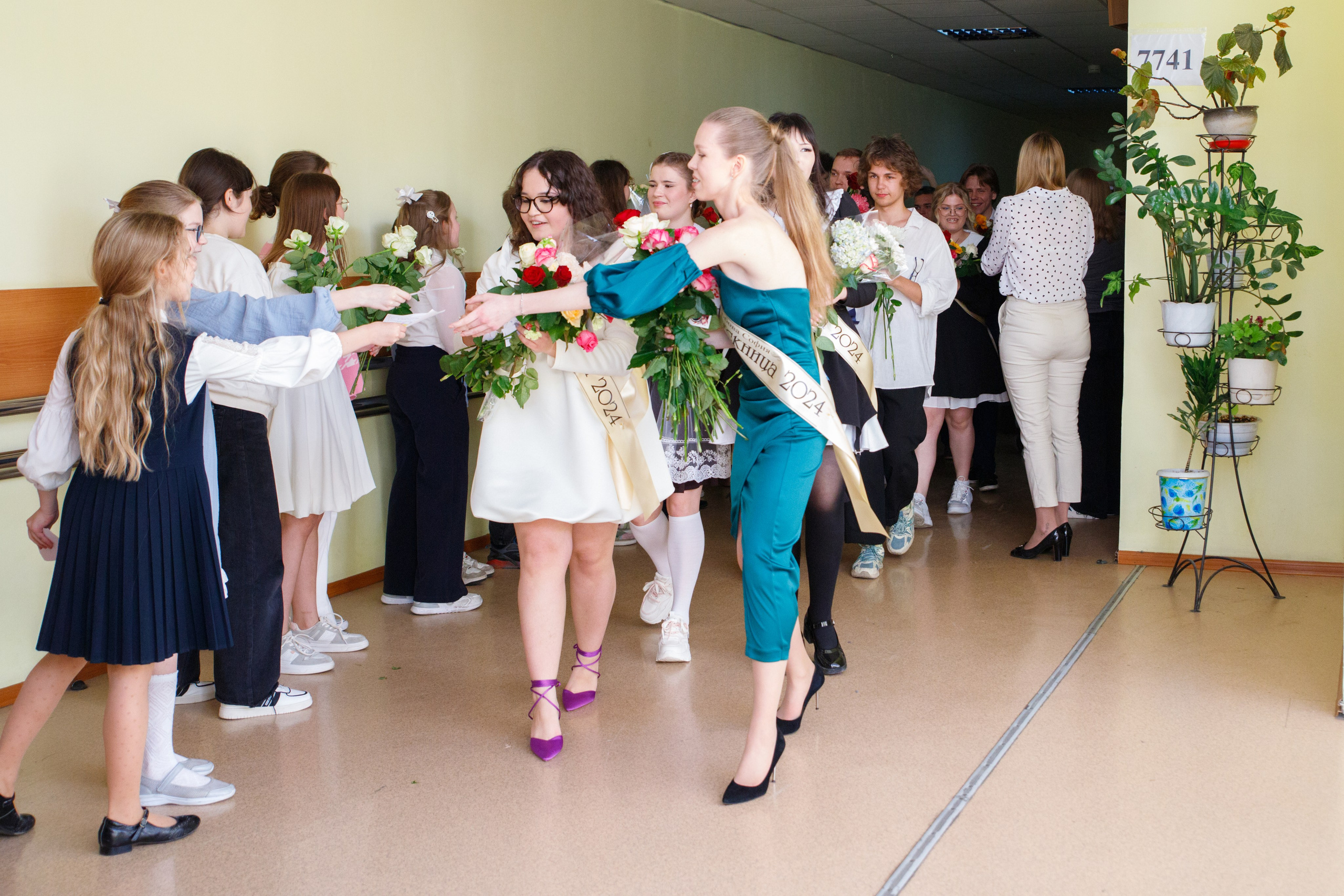 Репортажная съемка с Последнего звонка в школе в Москве. Семейный и школьный фотограф в Москве Анна Ткач