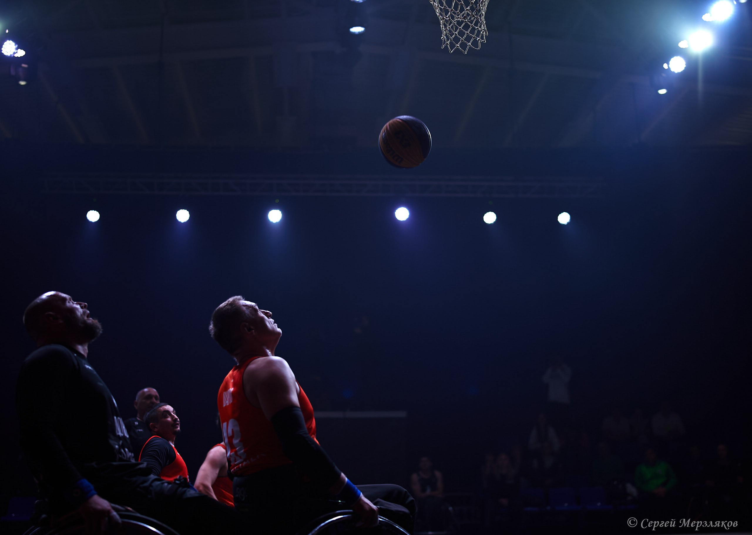 Лига Сильных. Ижевск 2024. Баскетбол на колясках. Спортивный репортажный фотограф в Ижевске Сергей Мерзляков