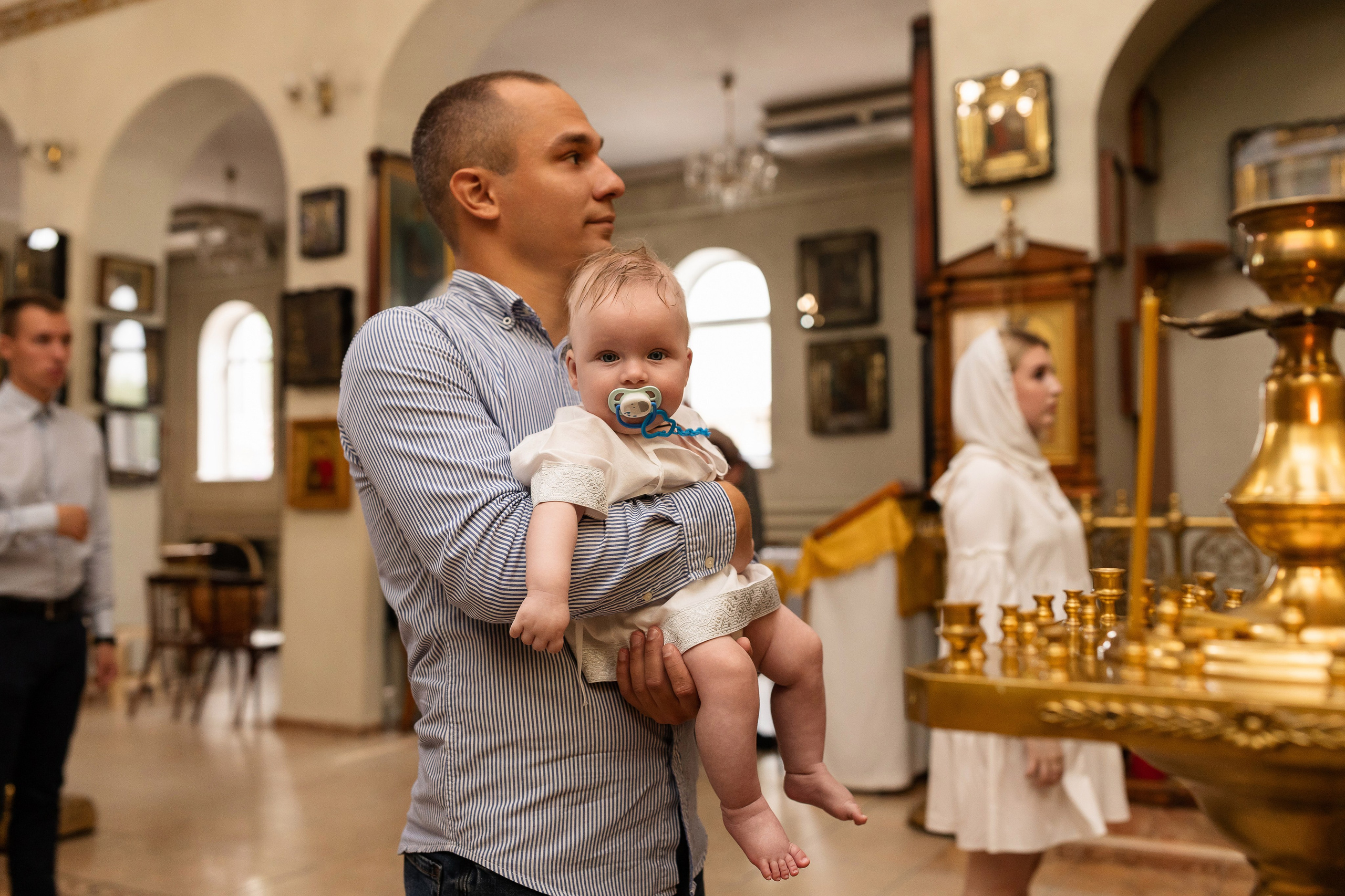 Таинство крещения Романа в Церкви Георгия Победоносца. Анастасия Безуглова- свадебный фотограф в Таганроге