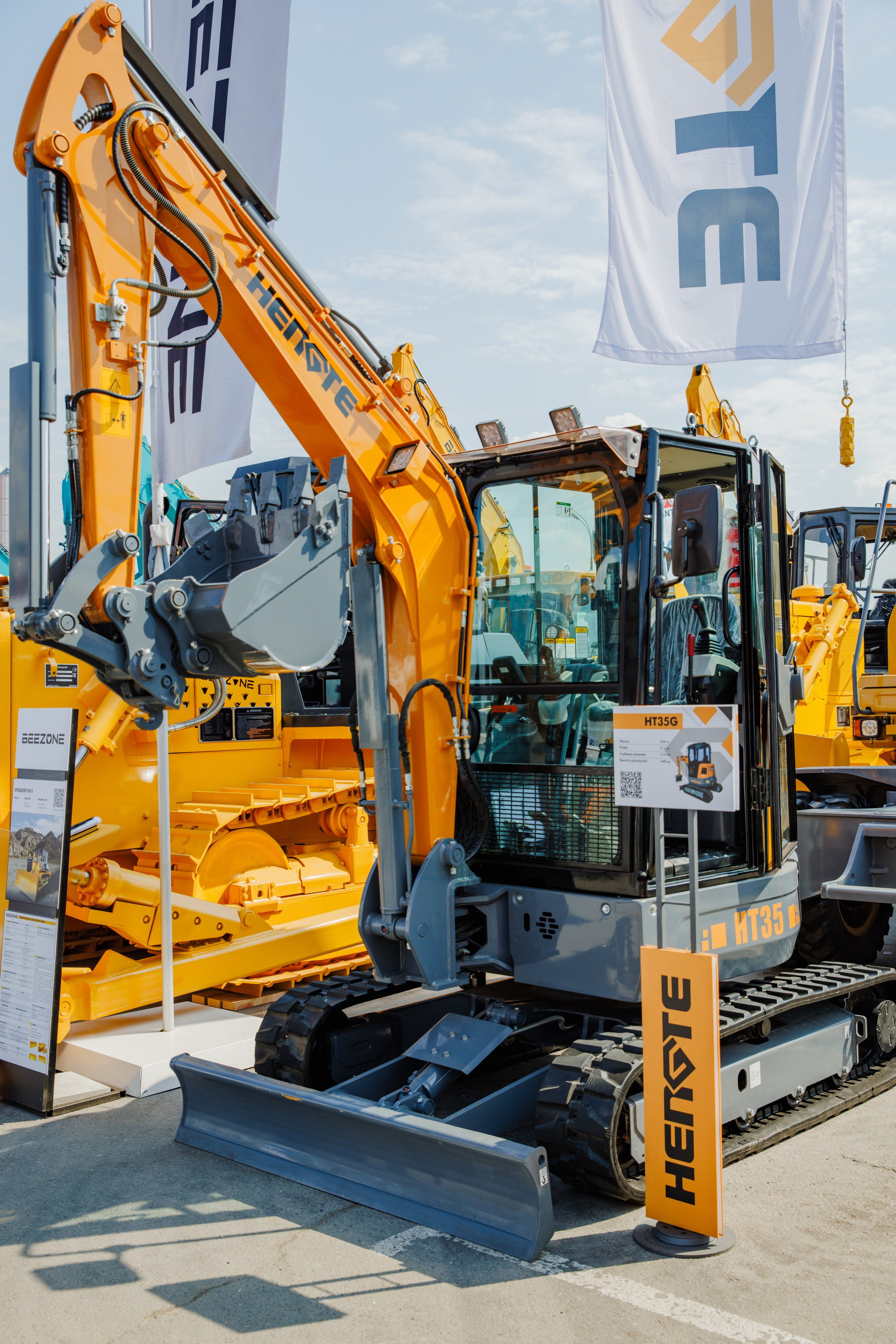 Выставка Спец. Техники. Фотограф Москва Шептаев Артём