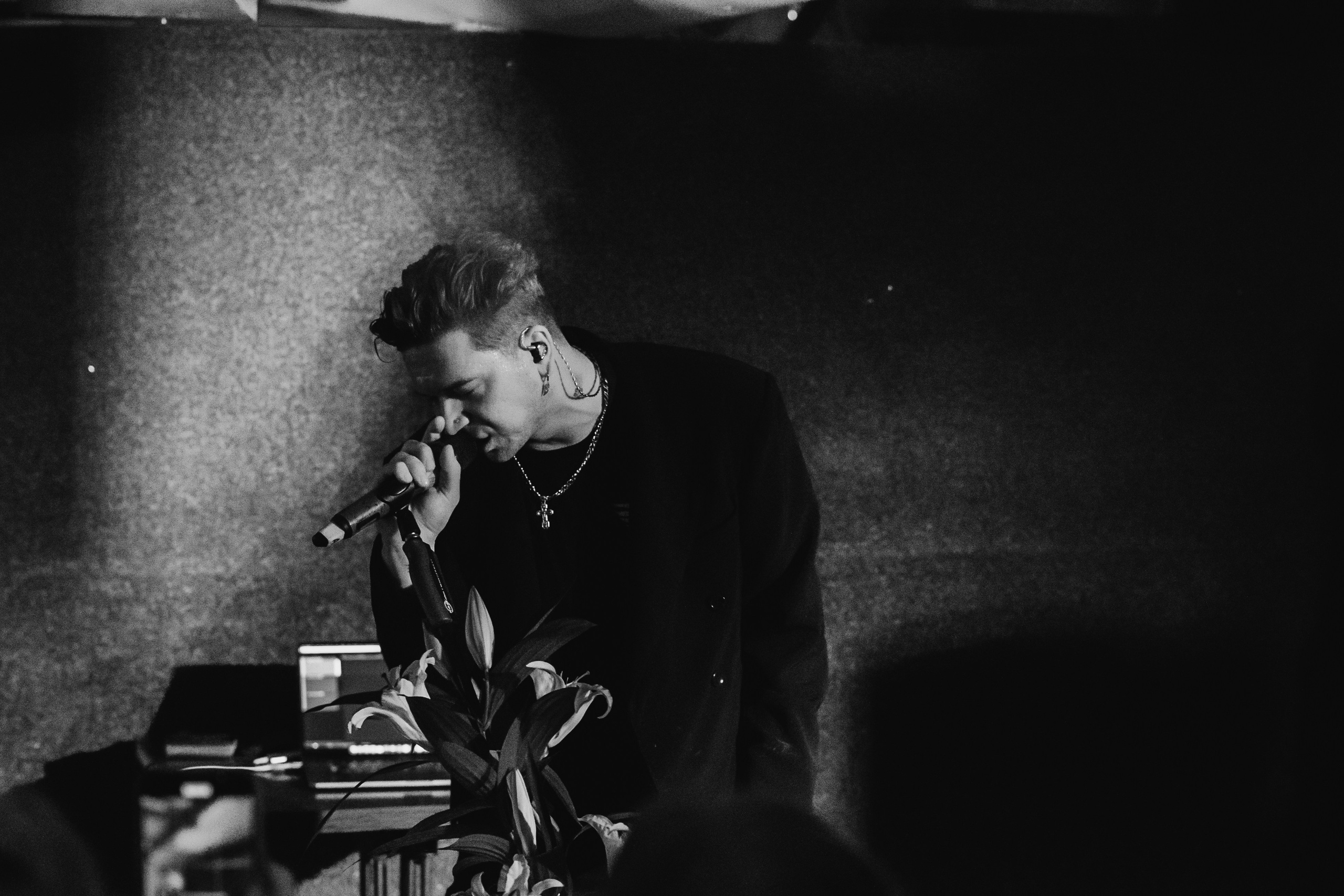 Playingtheangel. Уфа. Маленький зал, красный свет, мощный звук. Фотограф Гильмутдинов Руслан