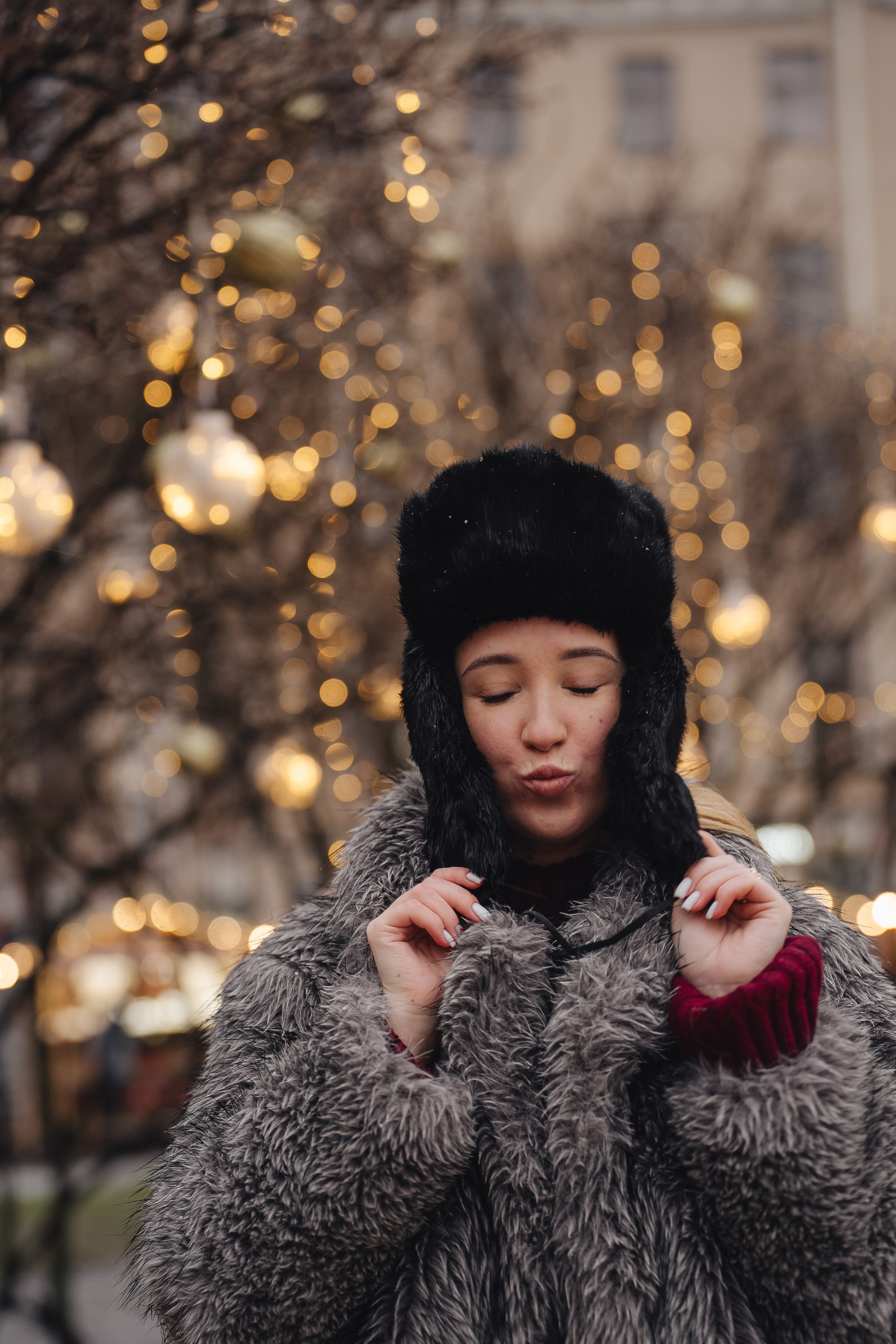 ПРОГУЛКА НА МАНЕЖНОЙ ПЛОЩАДИ ДЛЯ ДЕВУШКИ ПЕРЕД НОВЫМ ГОДОМ (НОВОГОДНЯЯ ФОТОСЕССИИЯ НА МАНЕЖНОЙ ПЛОЩАДИ). Профессиональный фотограф, Санкт-Петербург — Виктория Богомолова