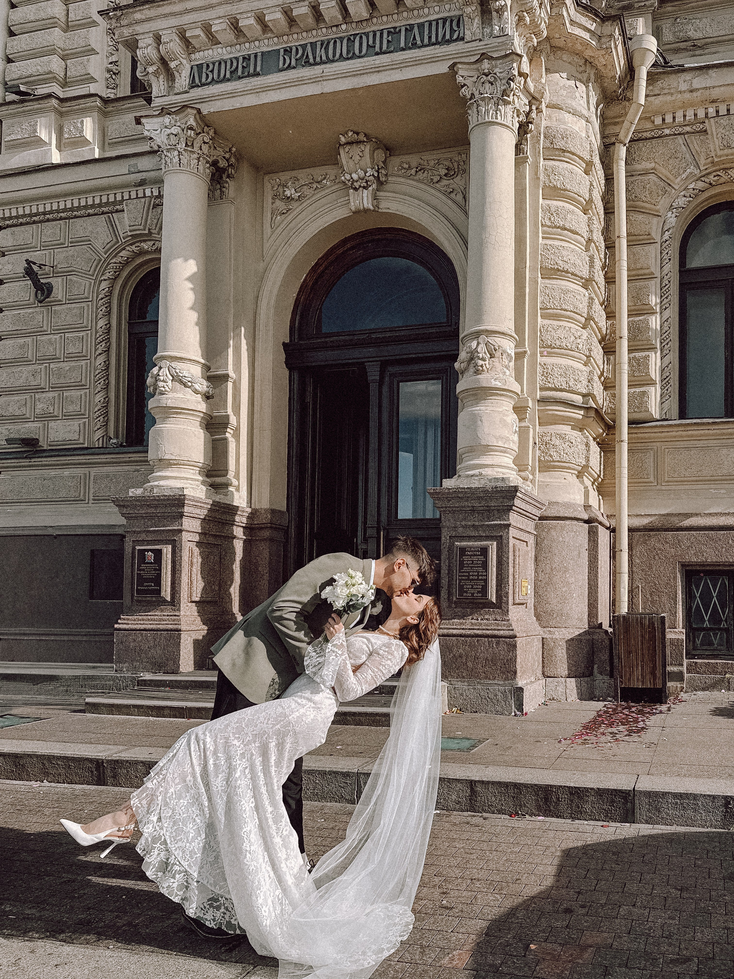 ФОТО НА ТЕЛЕФОН ВО ВРЕМЯ БРАКОСОЧЕТАНИЯ В ПЕРВОМ ДВОРЦЕ И ПРОГУЛКИ. Профессиональный фотограф, Санкт-Петербург — Виктория Богомолова