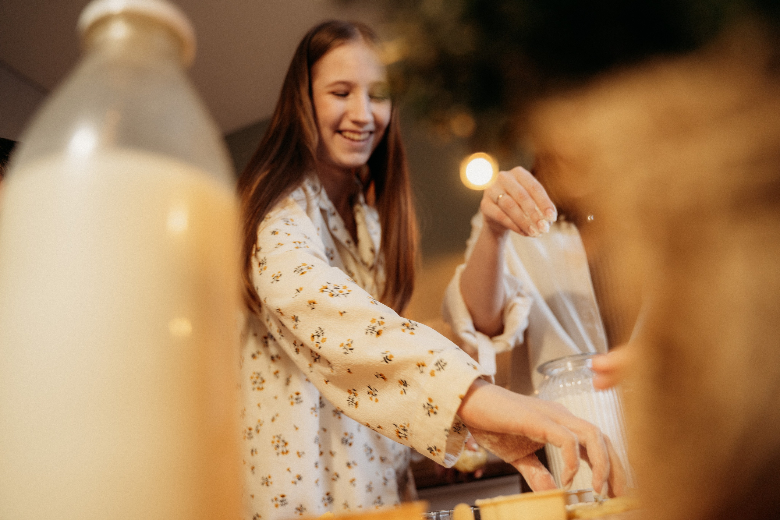 Семья на кухне