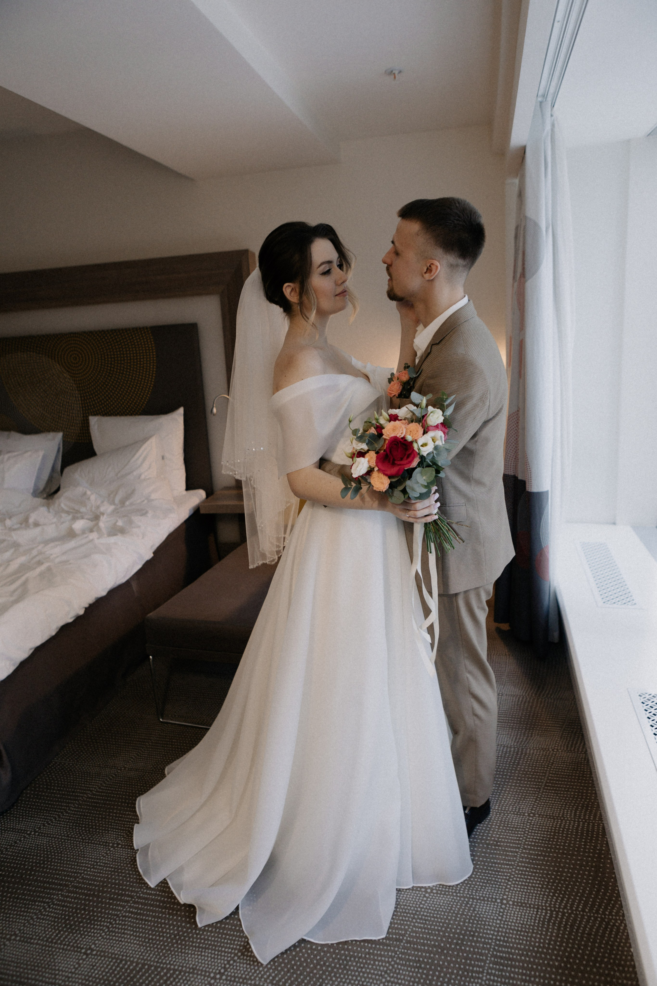 Ксюша и Илья. Утро в отеле роспись в Birds. Свадебный и портретный фотограф в Москве Анастасия Масюк