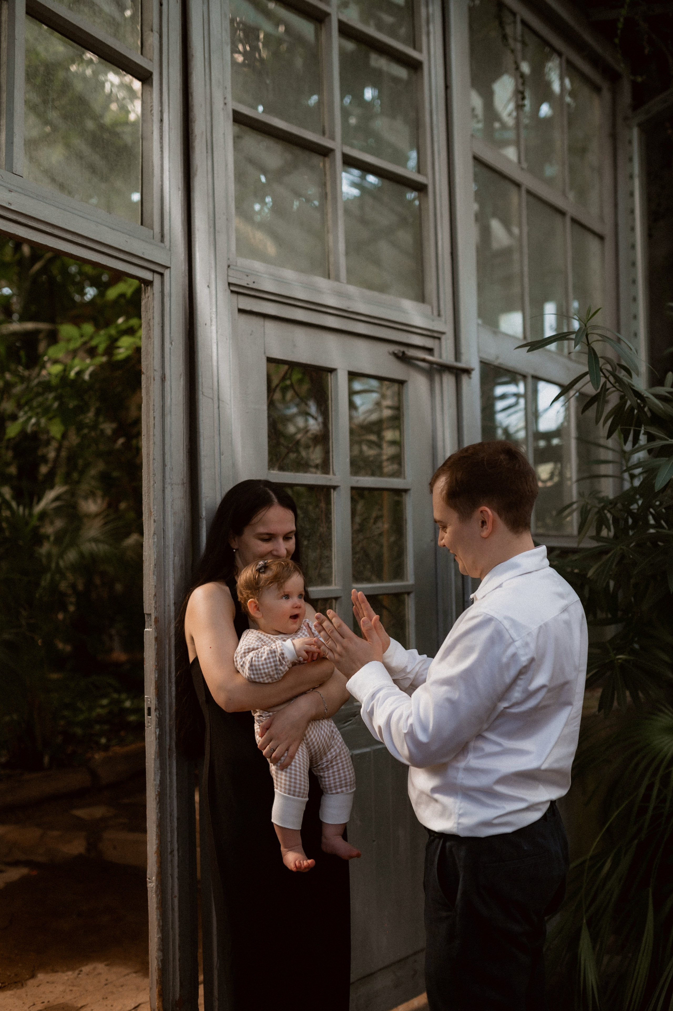 Илья, Ирина и Ева в Оранжерее. Семейный и свадебный lifestyle-фотограф в Москве Мария Петрова