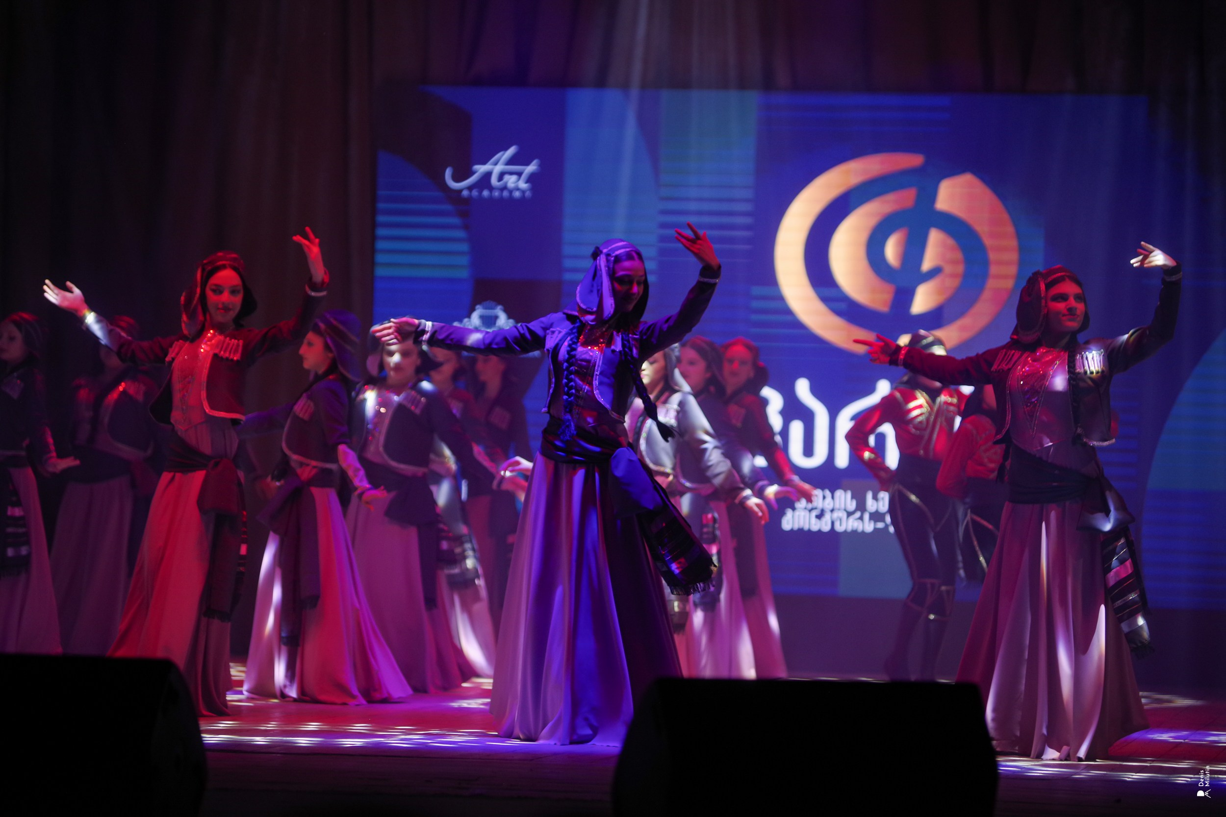 Танцы в Хоби. Портретный фотограф Денис Милютин