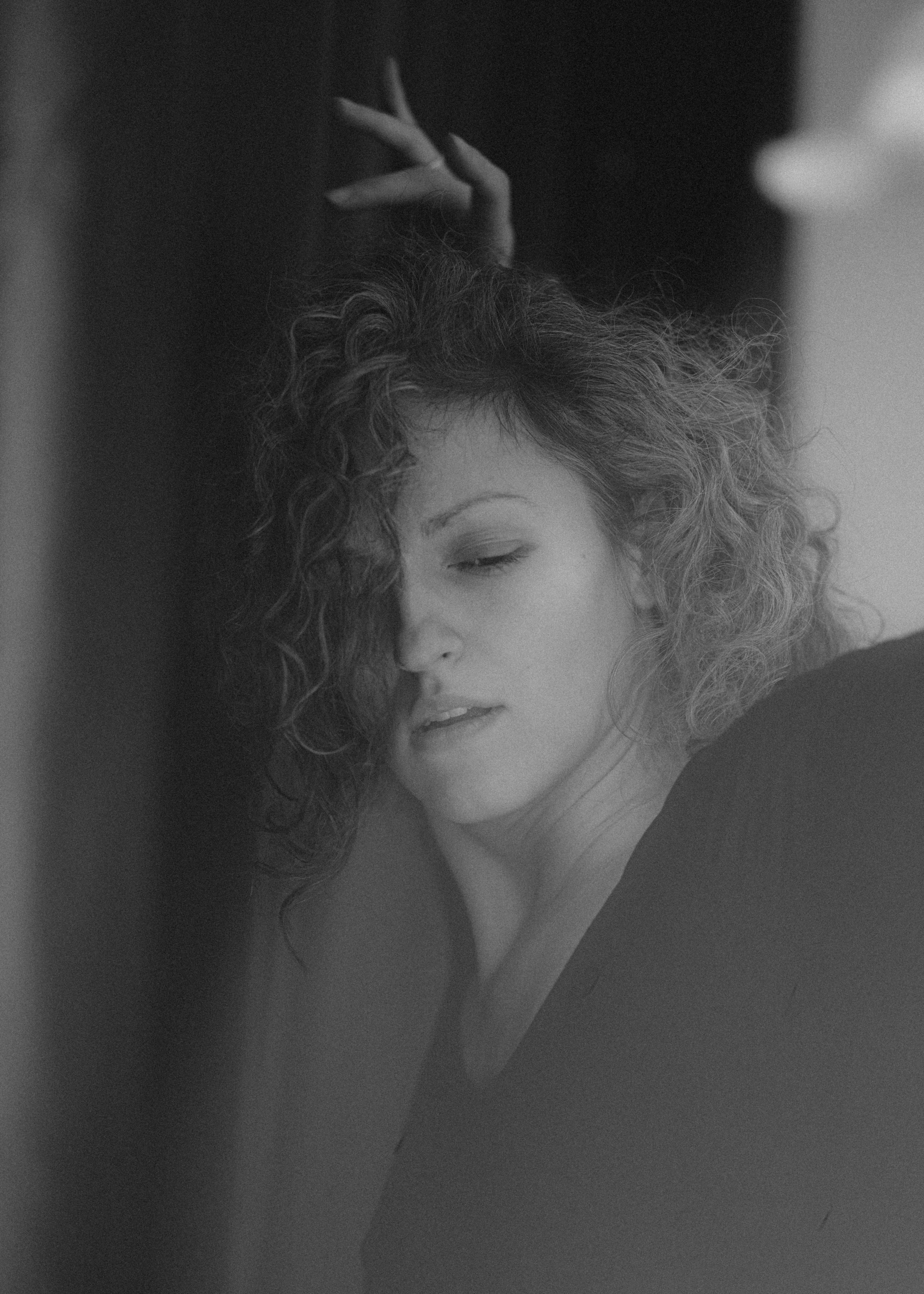 Фотосессия для женщины в студии минимализм. Женский фотограф в Красноярске