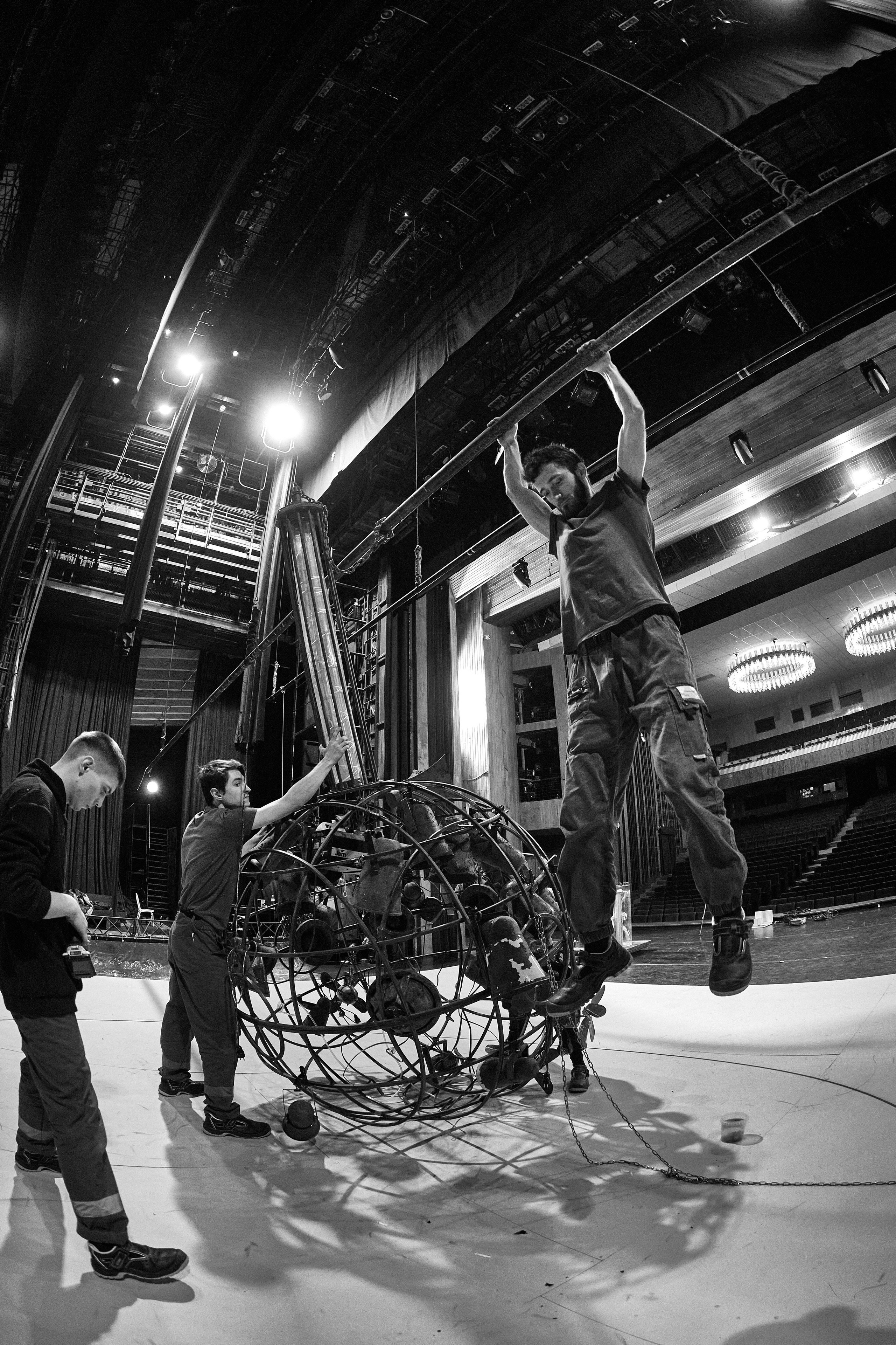 Монтаж спектакля Двойник. Фотограф Юлия Маринина