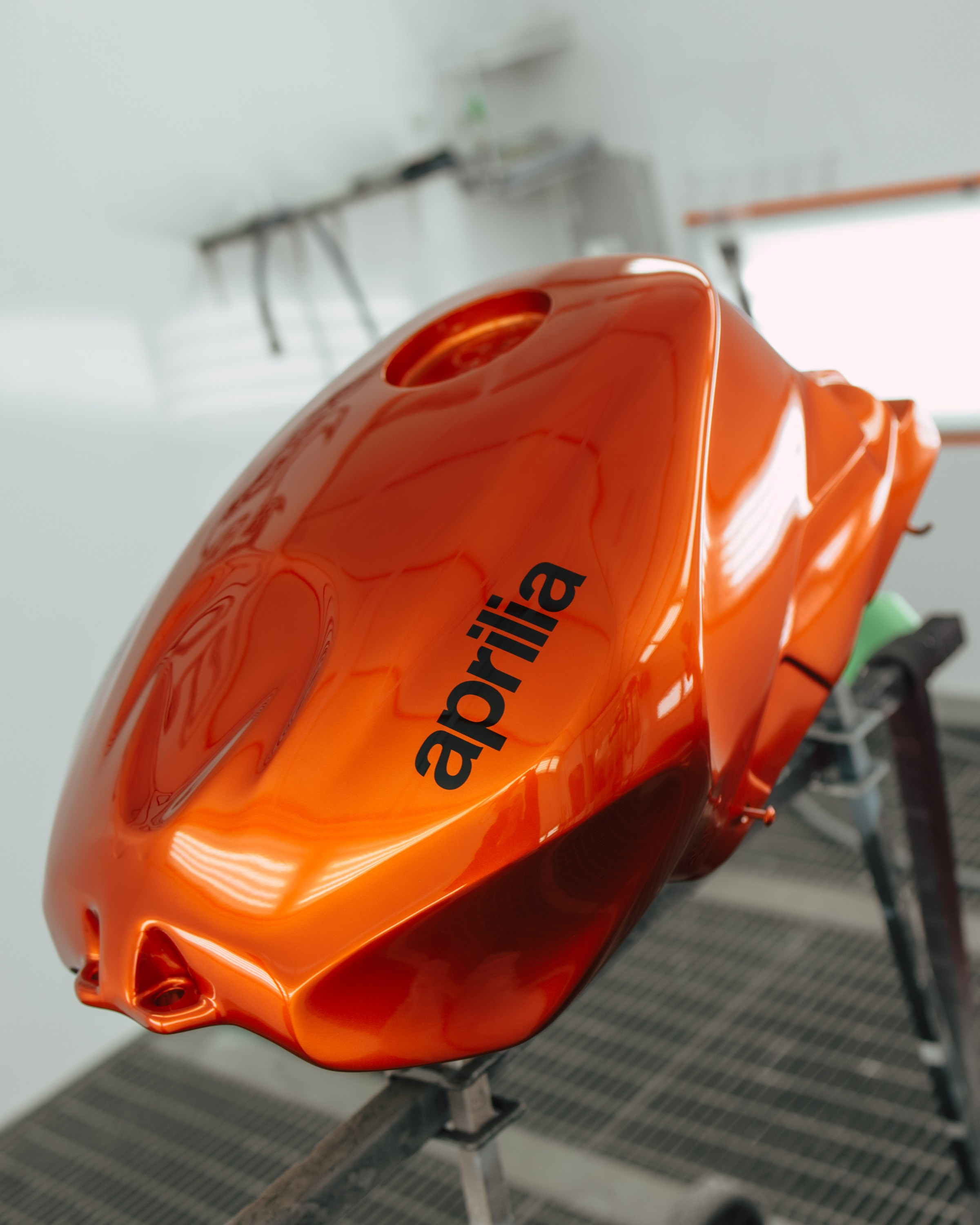 Aprilia детали мотоцикла, окрас в оранжевый кэнди. DeLorein